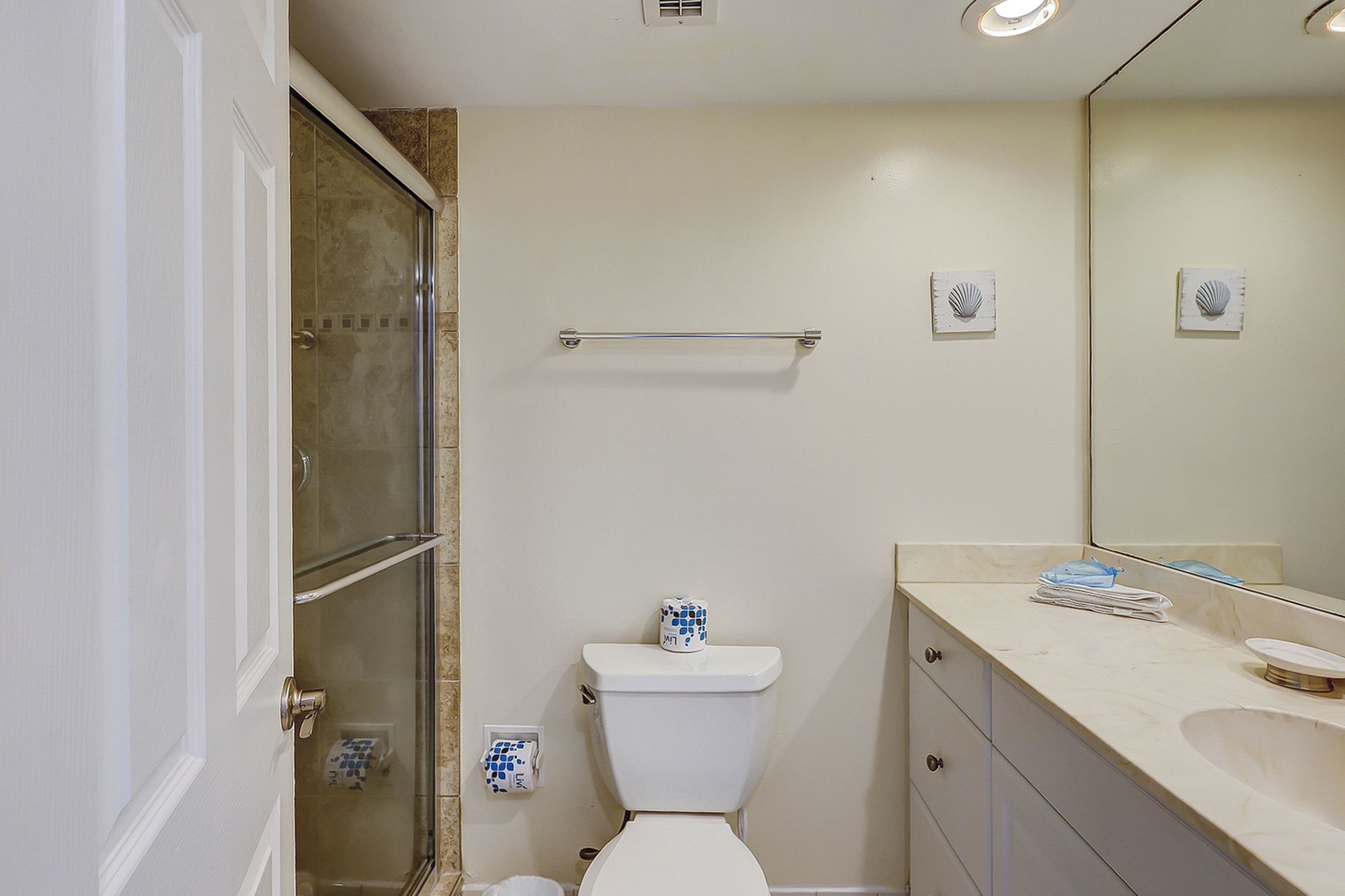 King Suite Full Bathroom