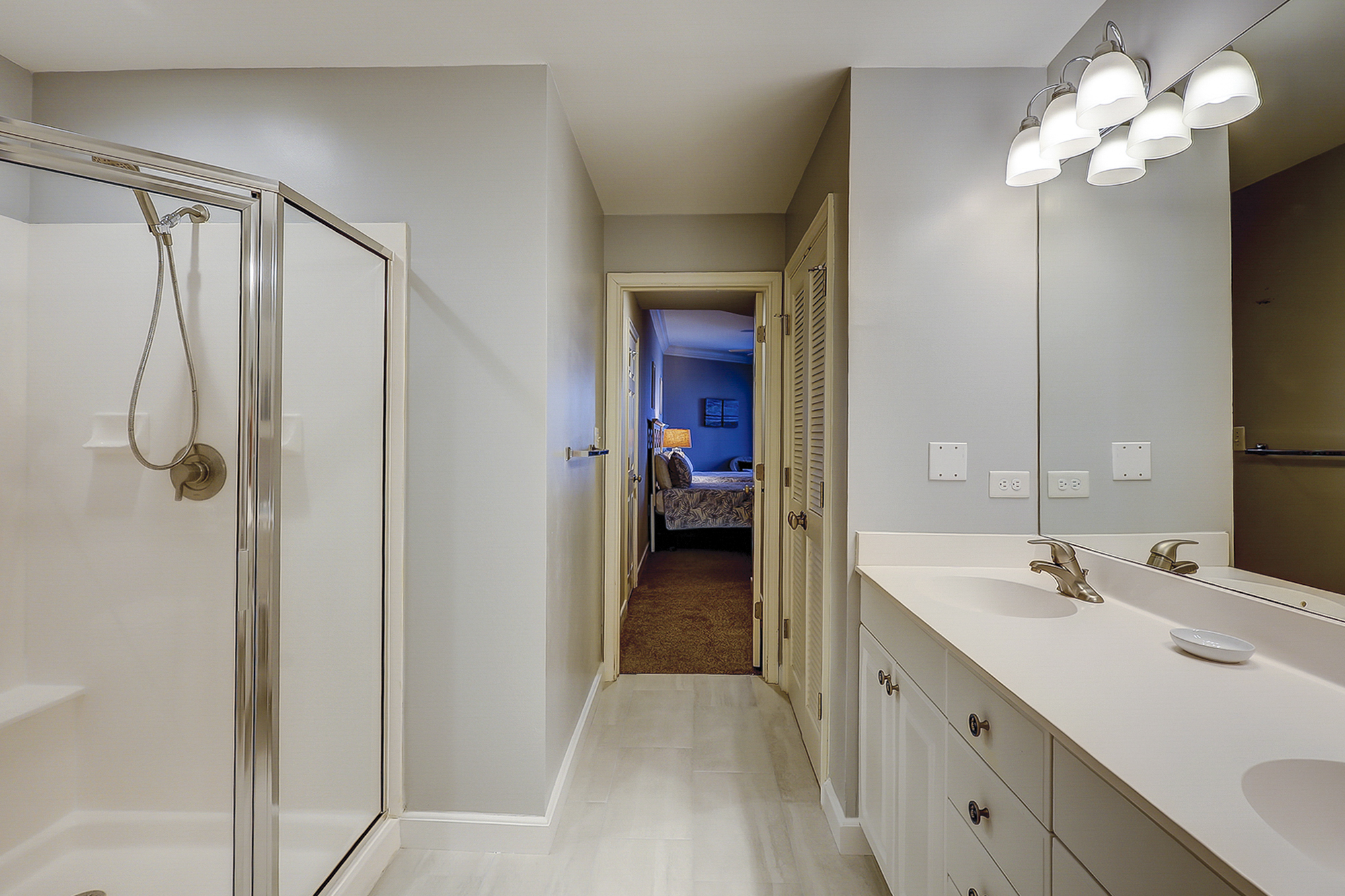 Guest Suite Full Bathoom