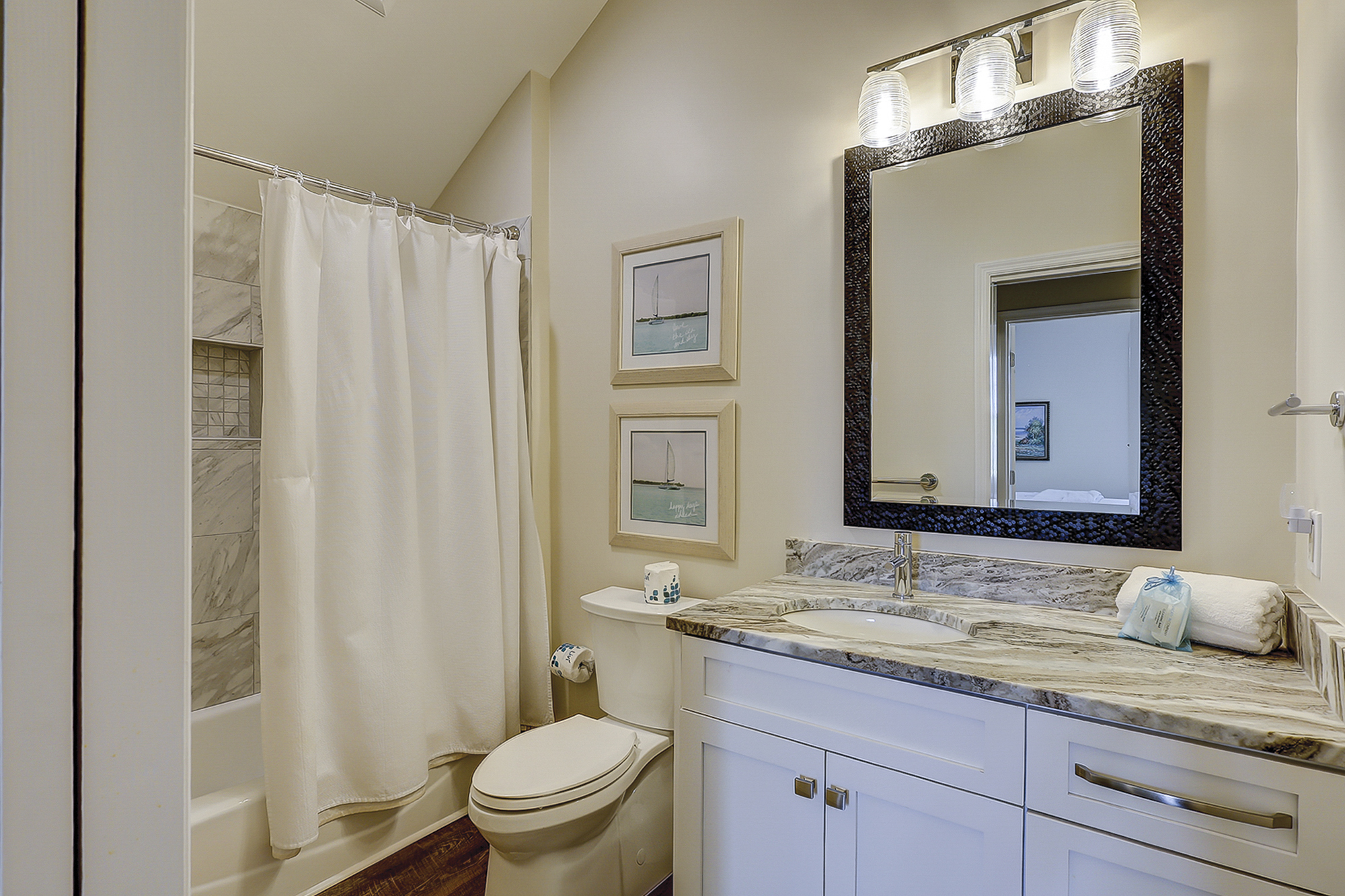 Guest Hall Full Bathroom