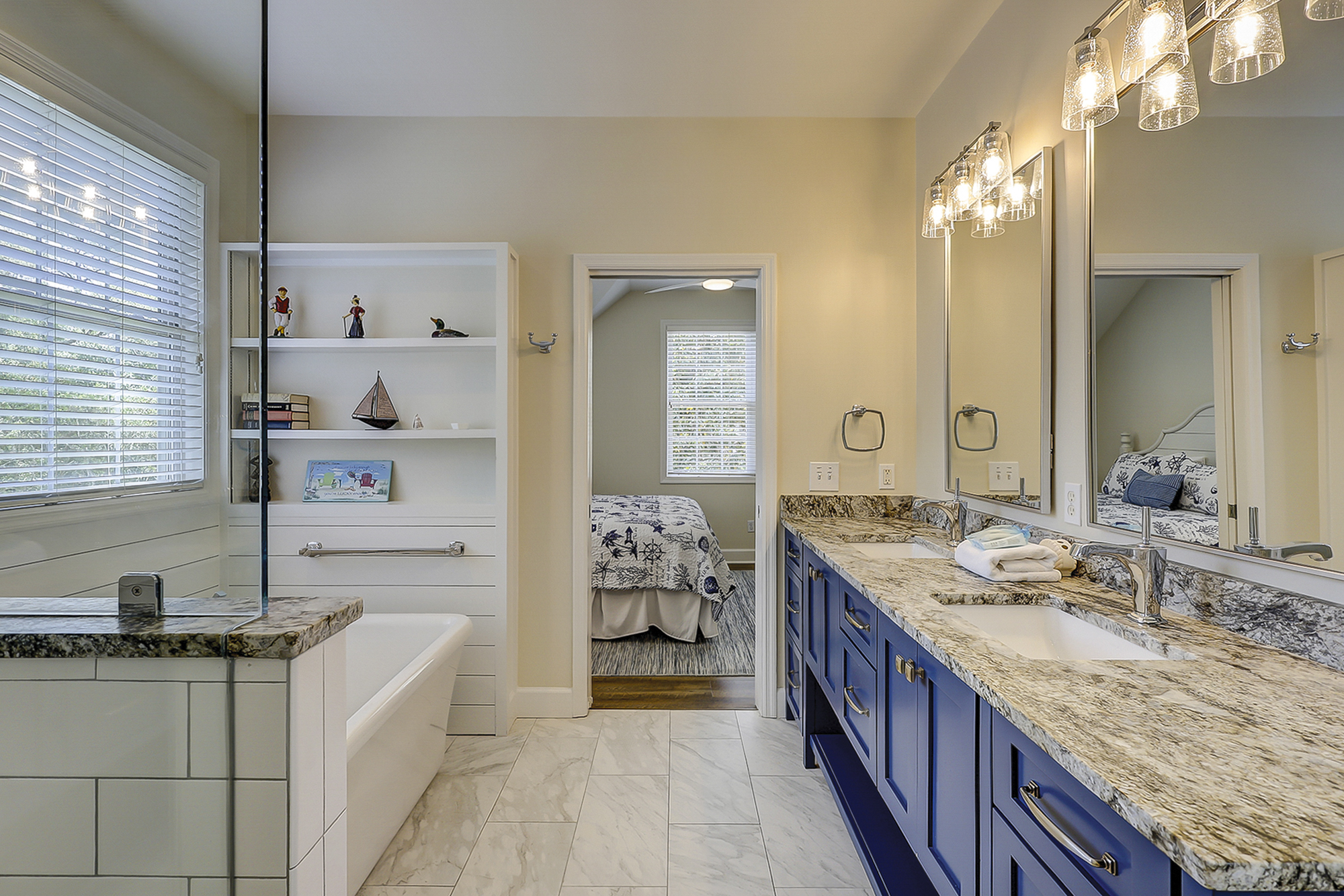 2nd Floor King Suite Full Bathroom