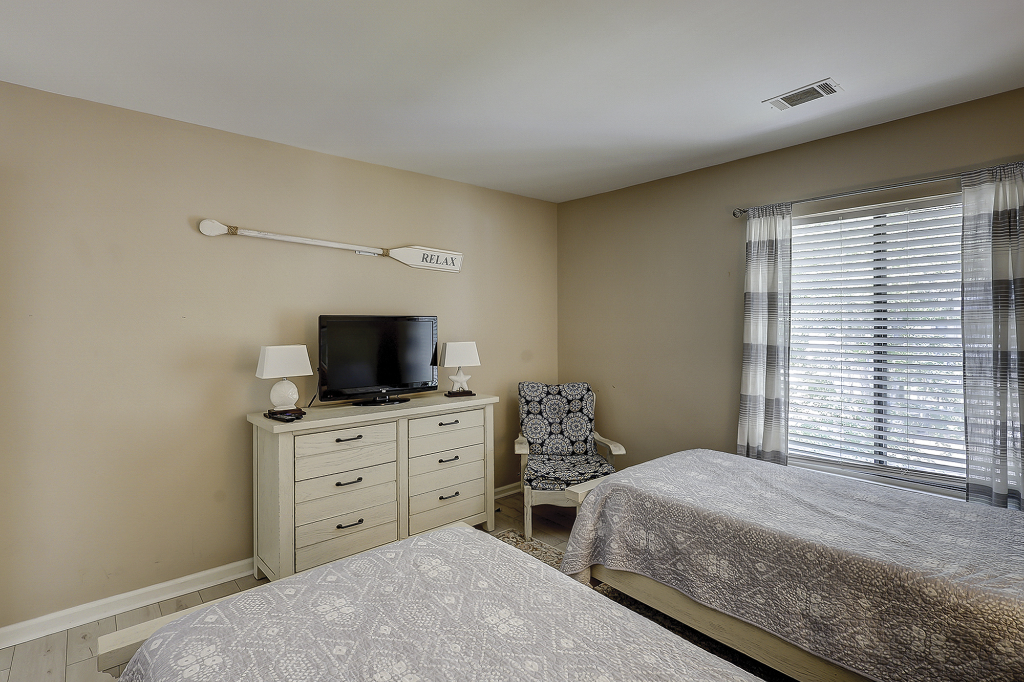 Guest bedroom