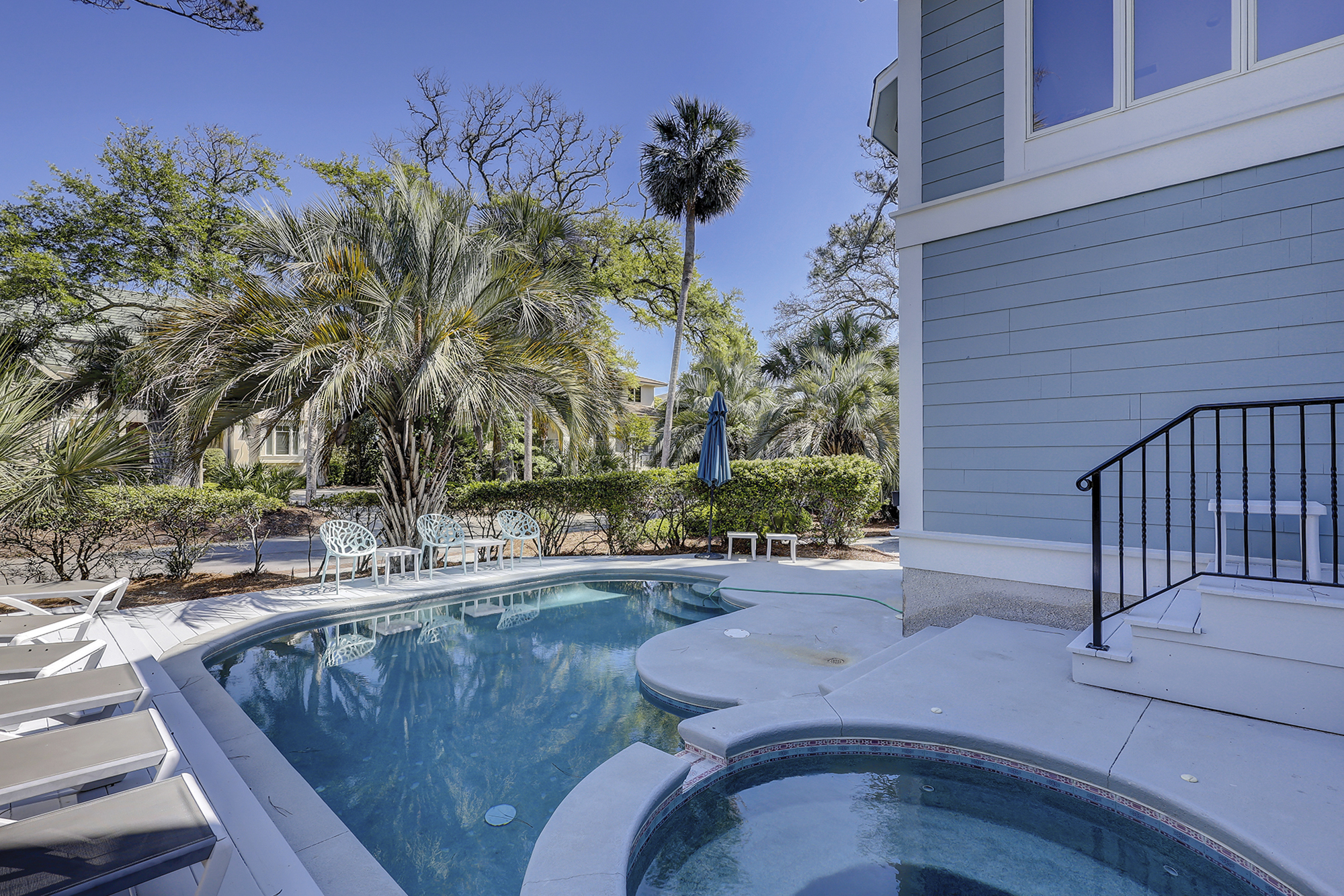 Pool & Spa