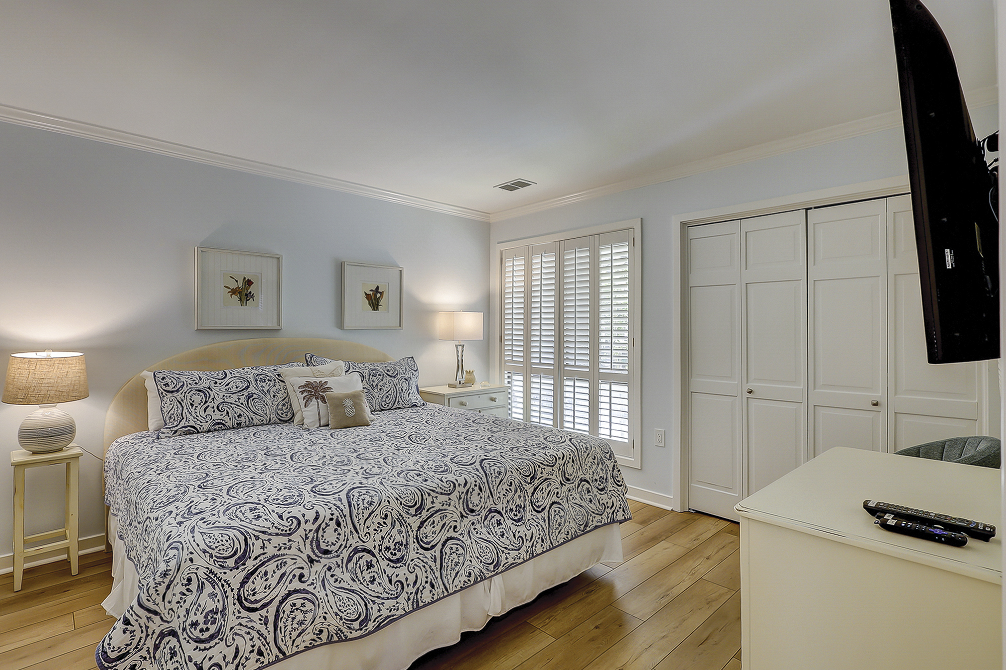 Main Floor King Suite