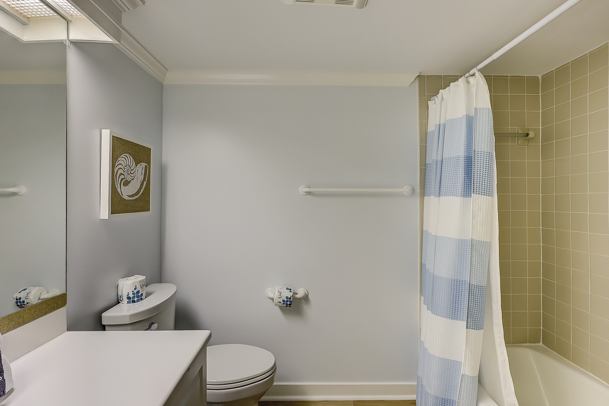 King Suite Full Bathroom