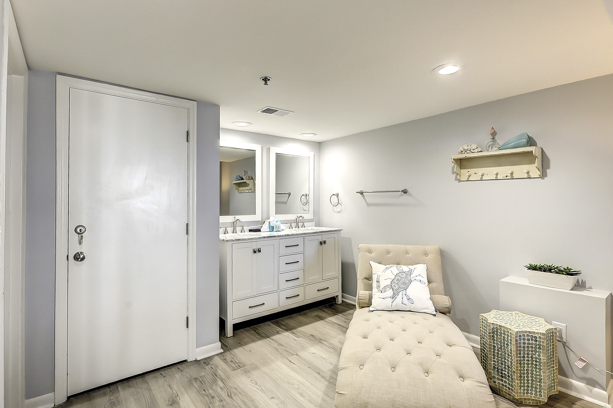 Master Suite Bathroom Vanity Area