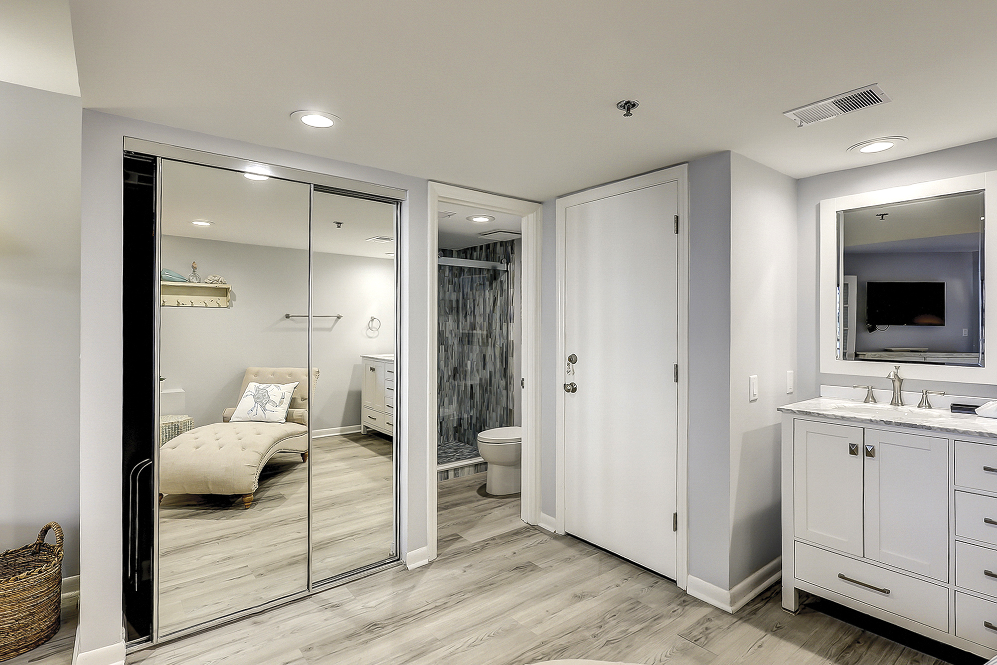 Master Suite Dressing Area