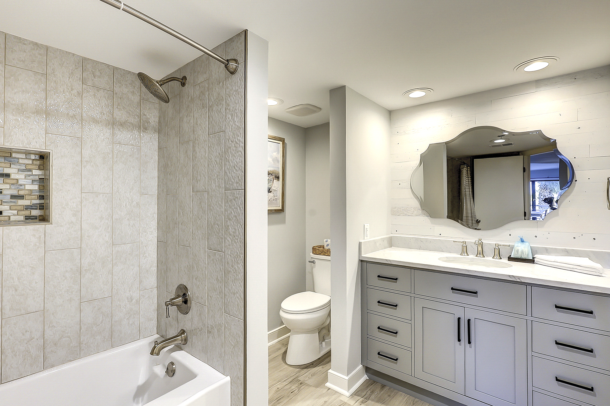 Guest Suite Full Bathroom