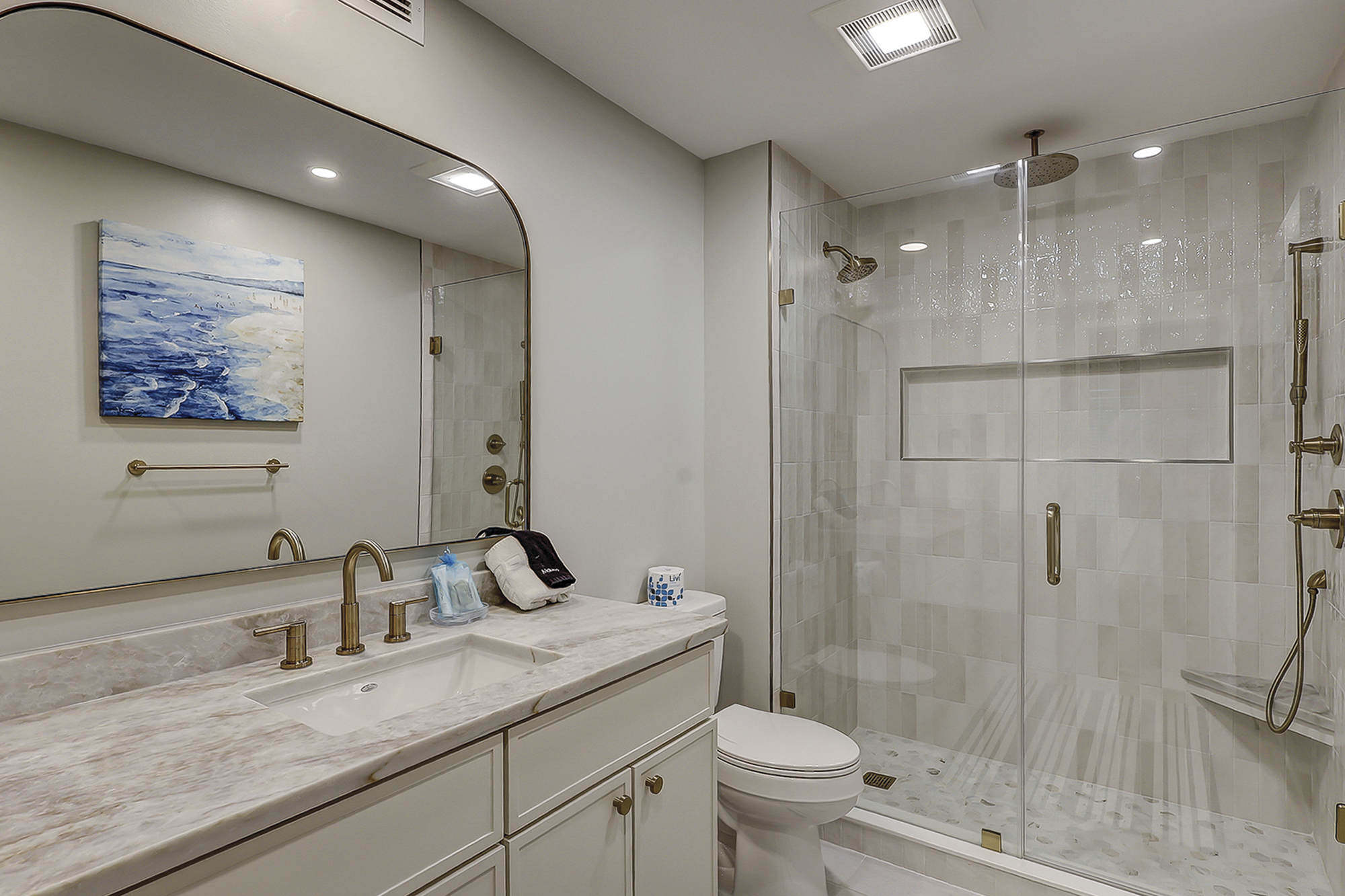 Hall Guest Full Bathroom