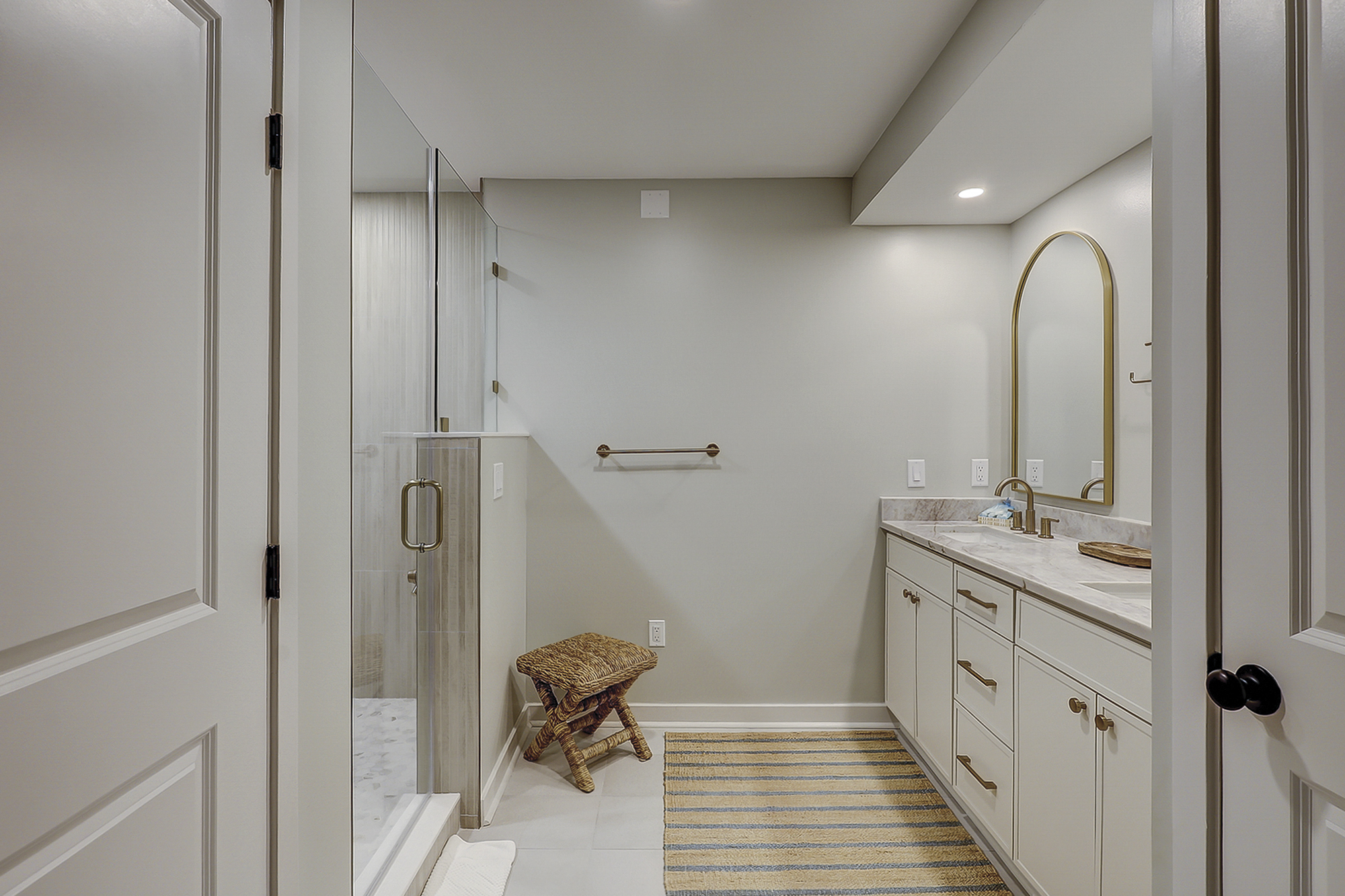 King Suite Full Bathroom