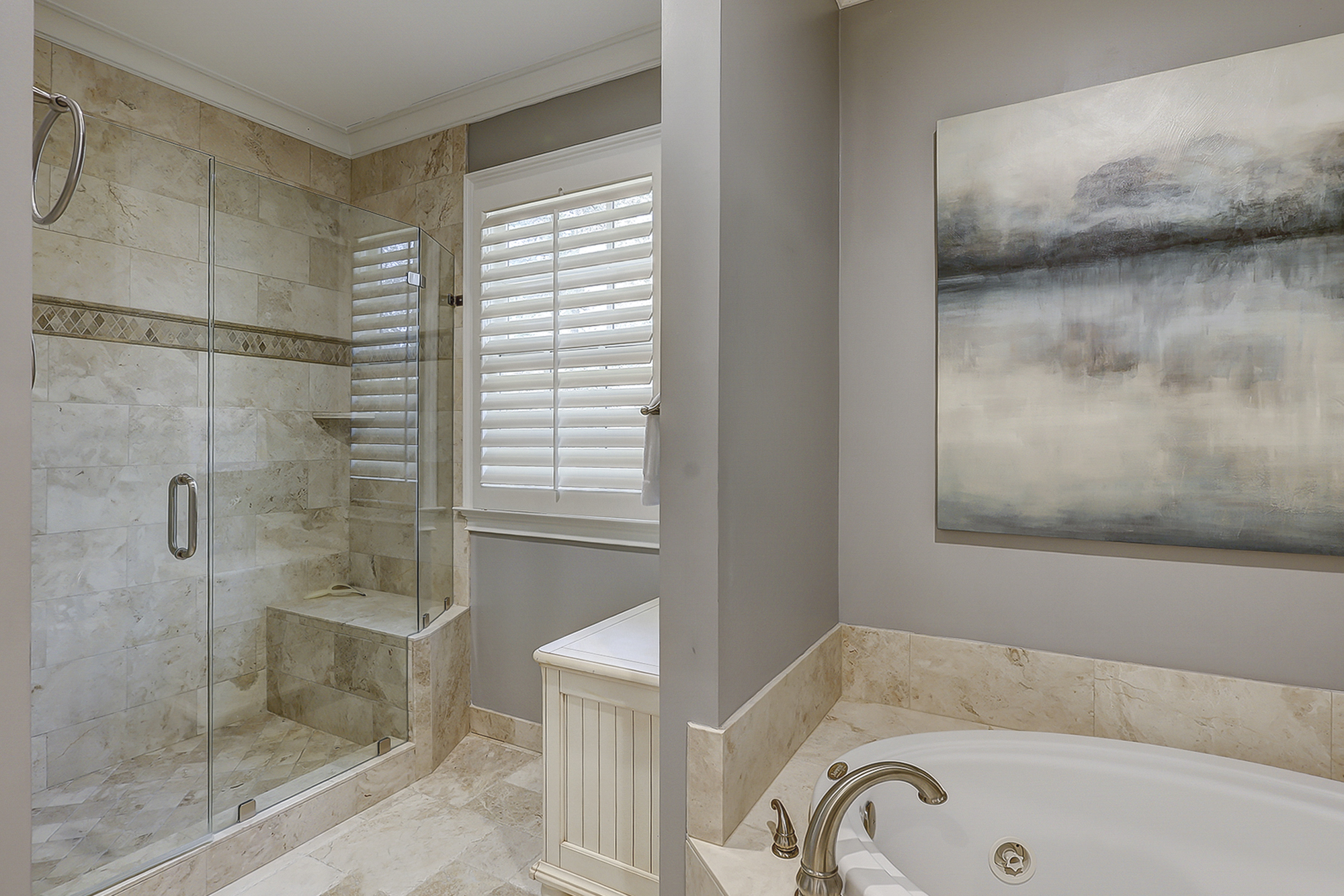 2nd Floor King Suite Full Bathroom