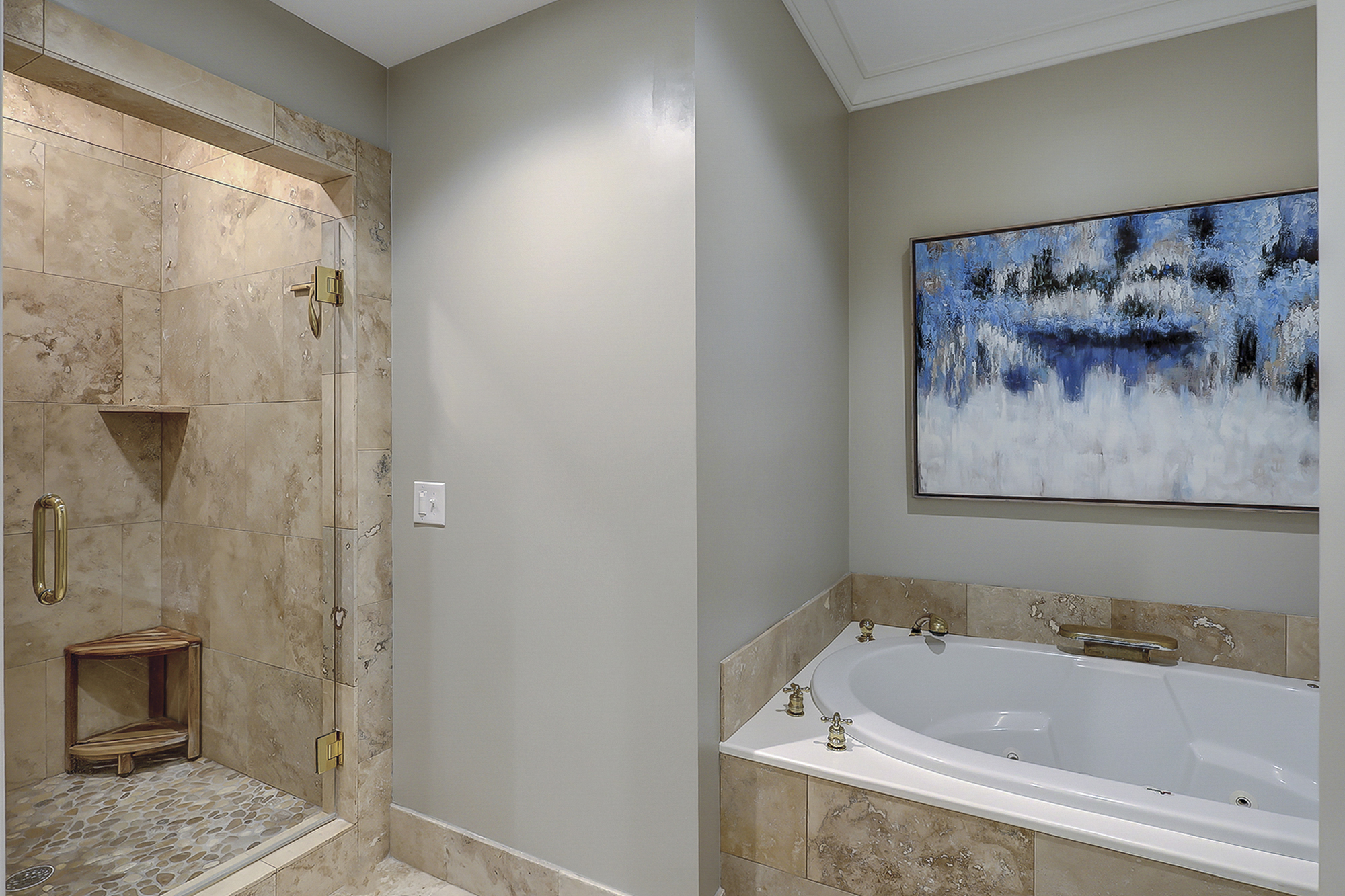 Main Floor Master Suite Full Bathroom