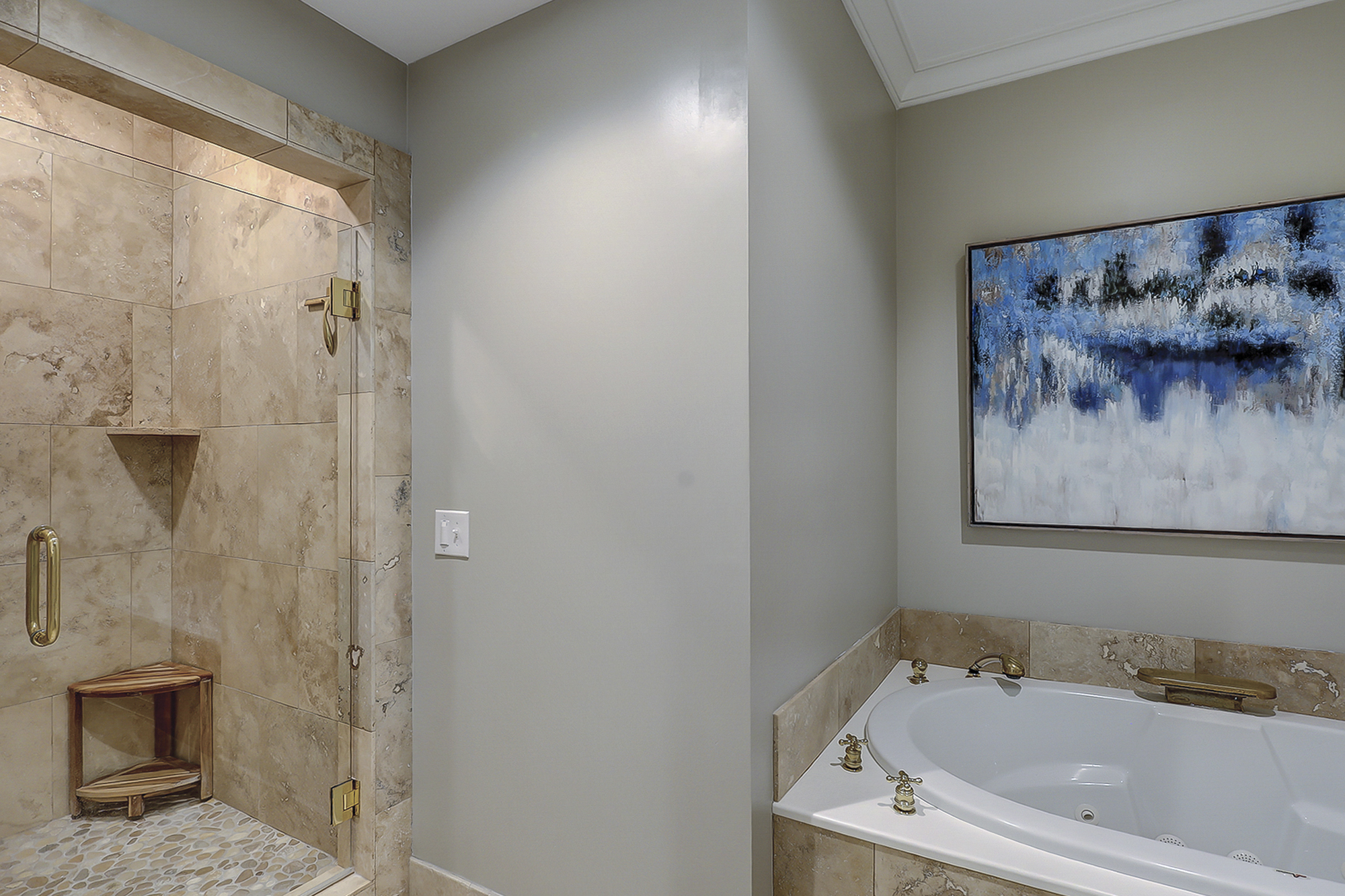 Main Floor Master Suite Full Bathroom