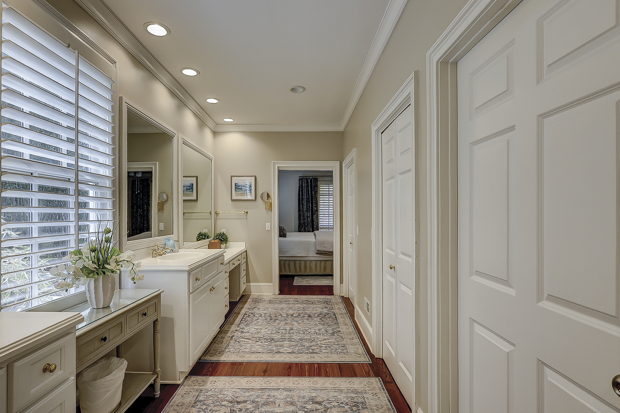 Main Floor Master Suite Full Bathroom