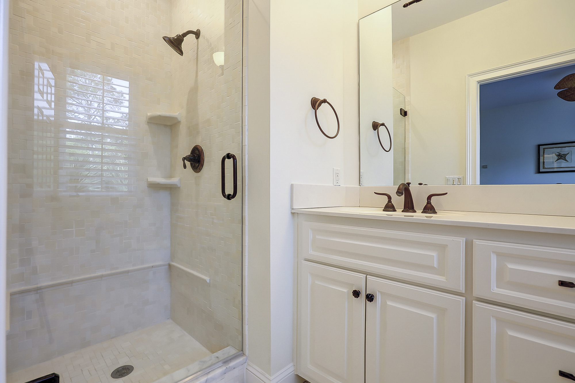 2nd Floor King Suite Full Bathroom