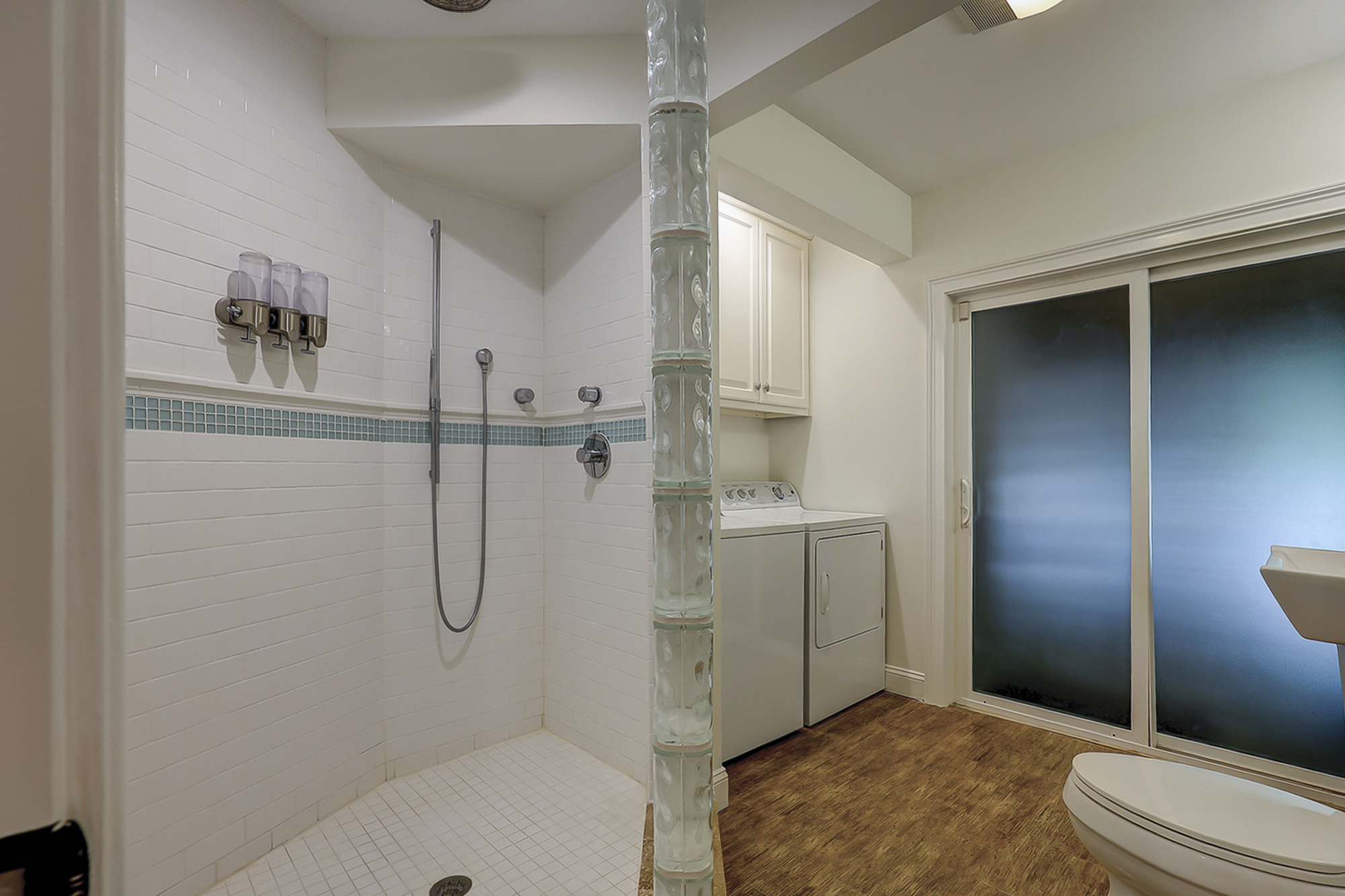 Ground Floor Gull Guest Bathroom & Laundry