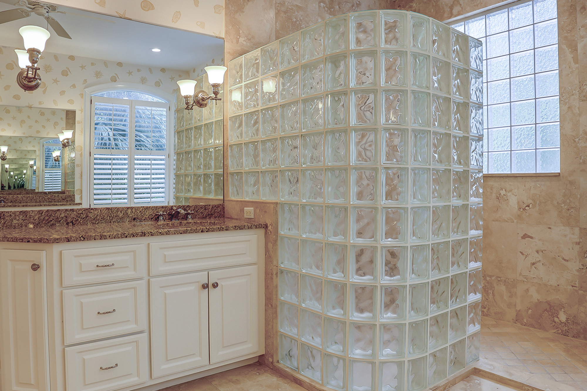 King Suite Full Bathroom