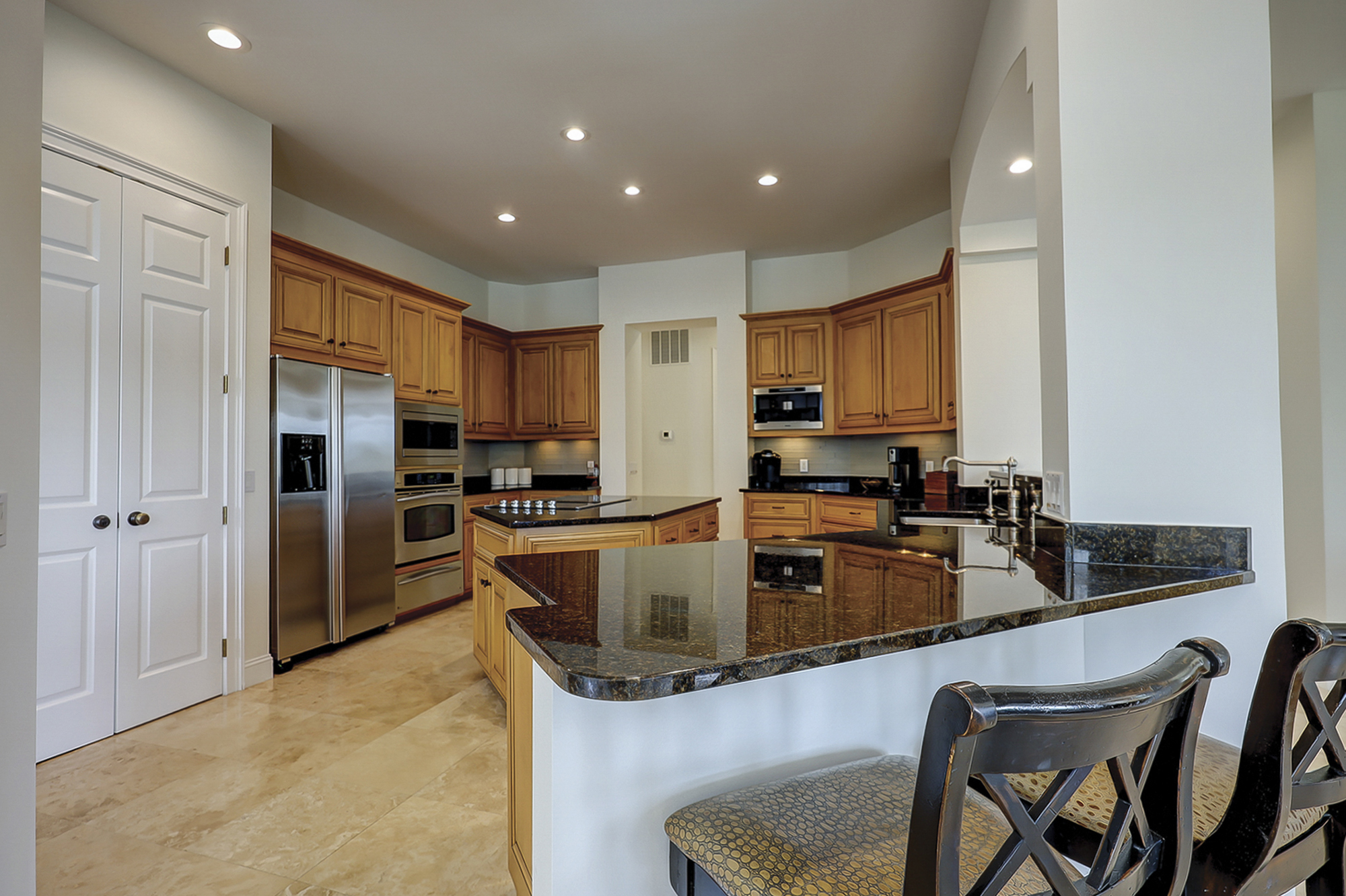 Kitchen & Breakfast Bar