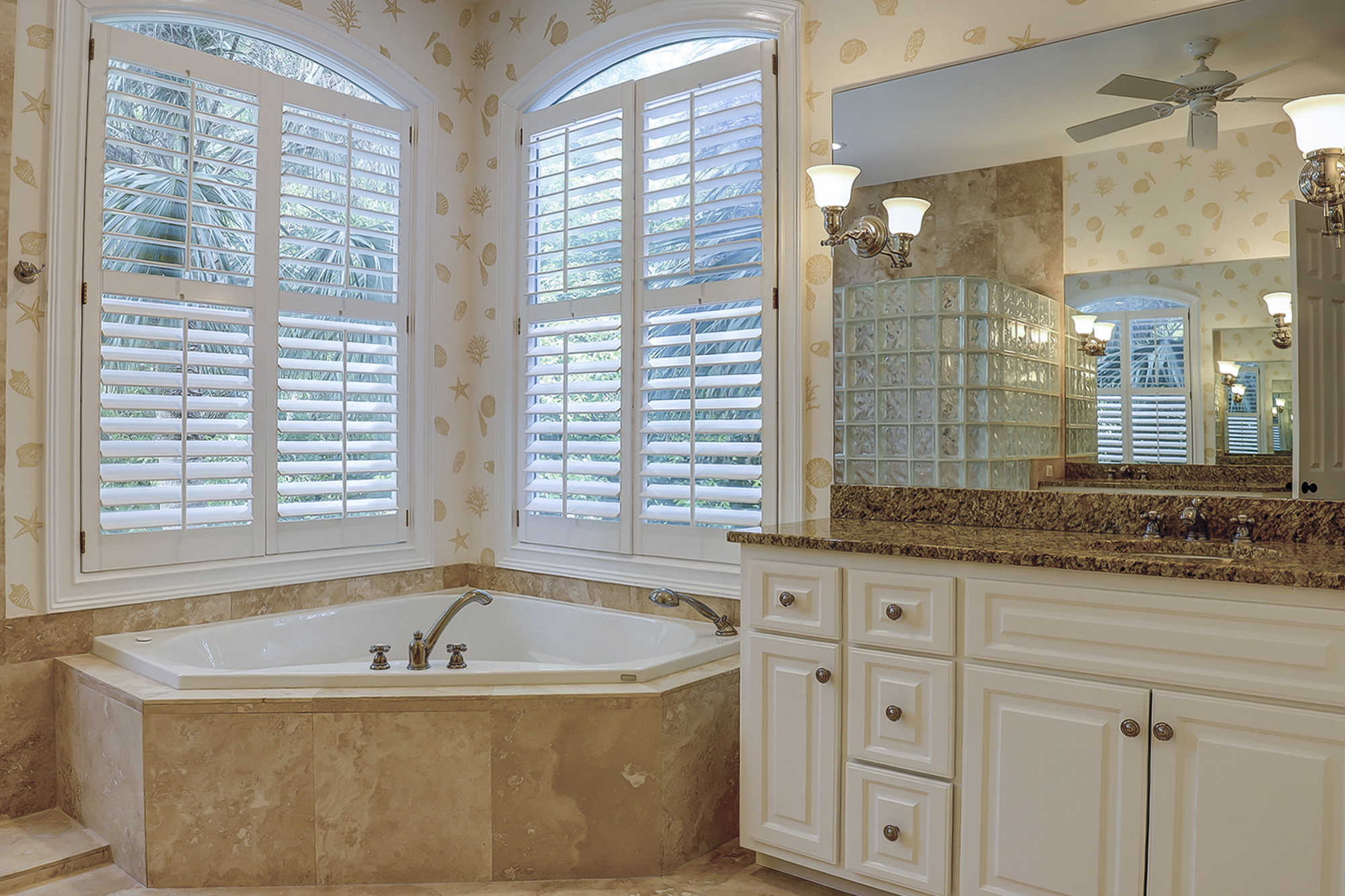 King Suite Full Bathroom