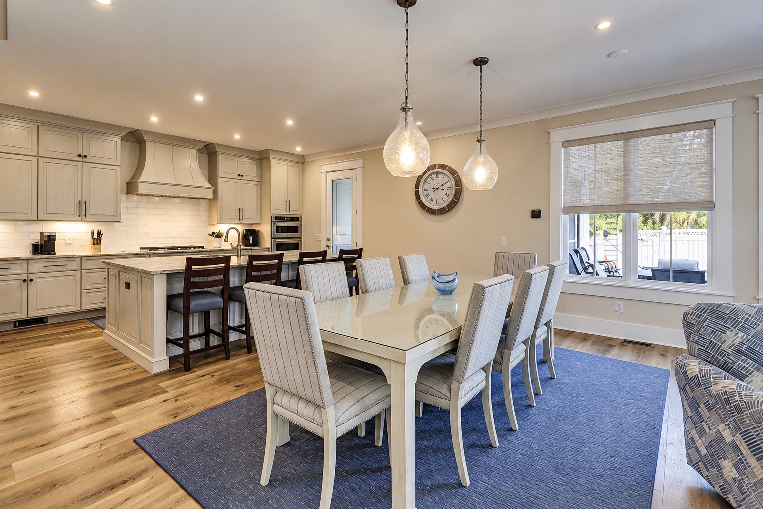 42 Dune - Dining Area