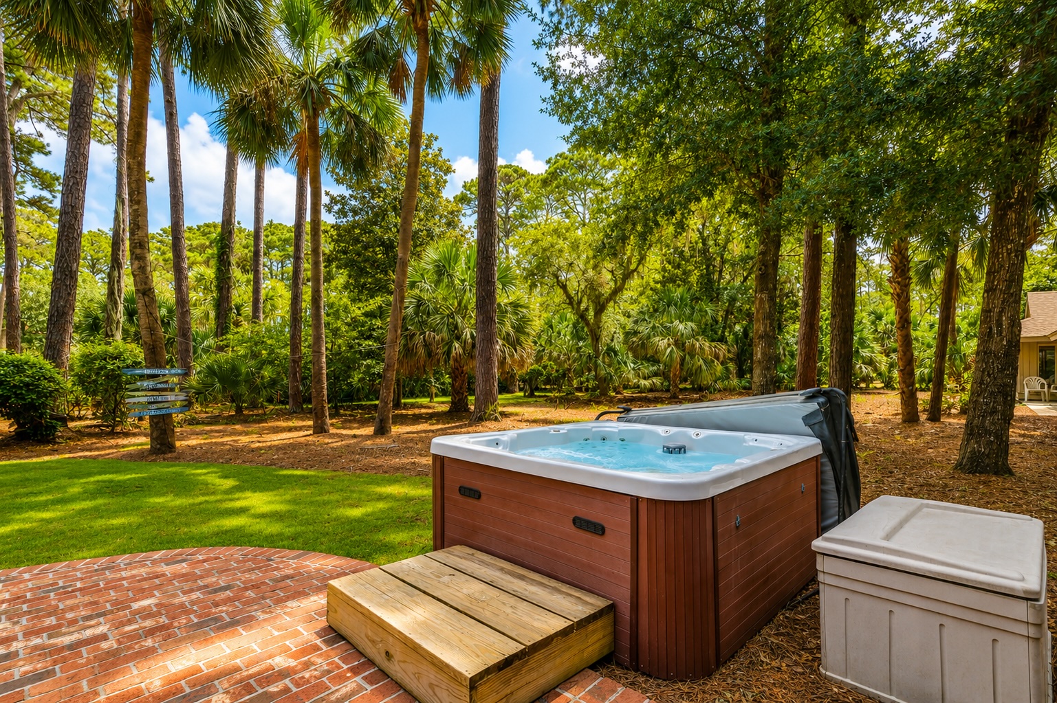 74 Gloucester - Hot Tub