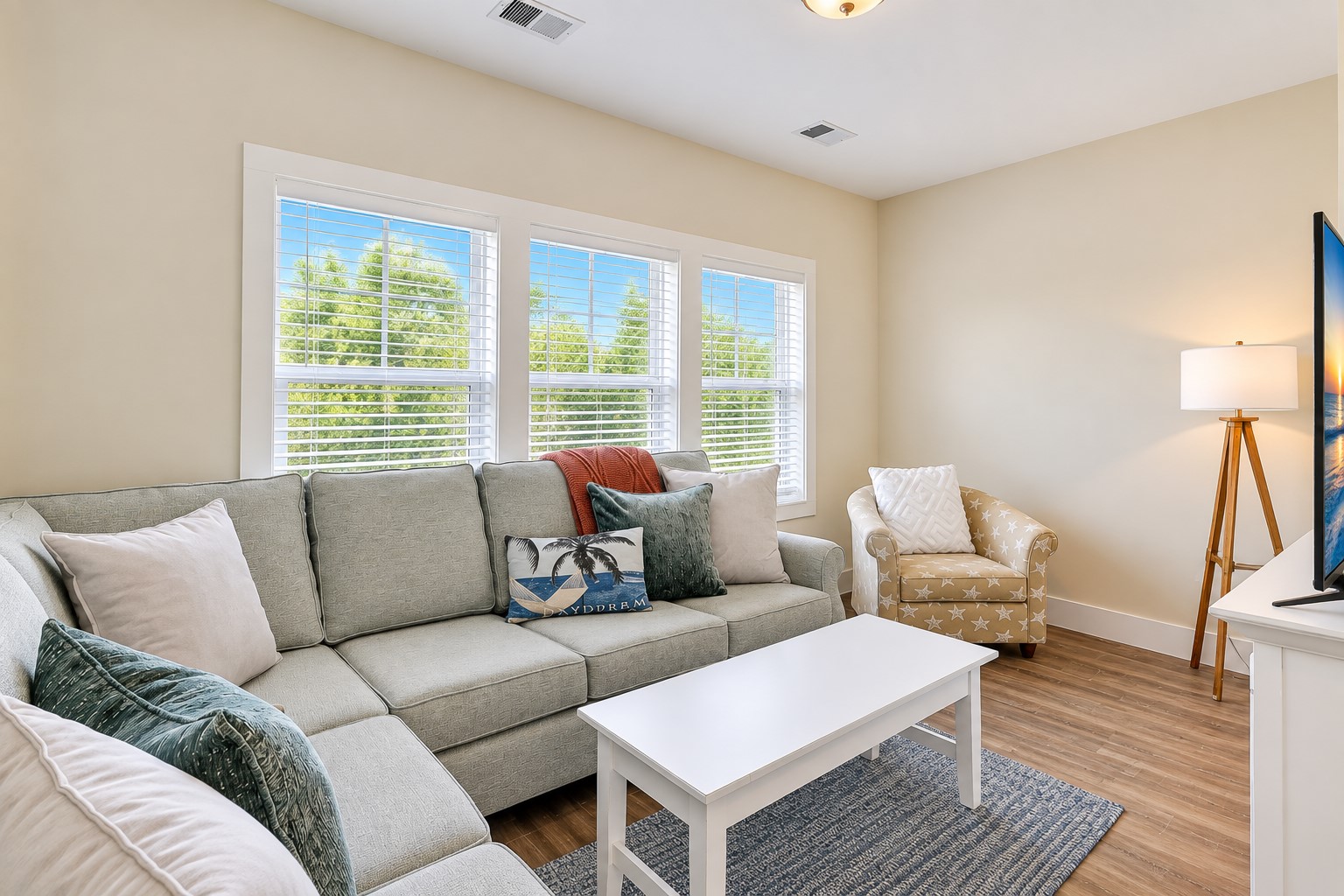 40 N Forest Beach - 2nd Floor Living Area