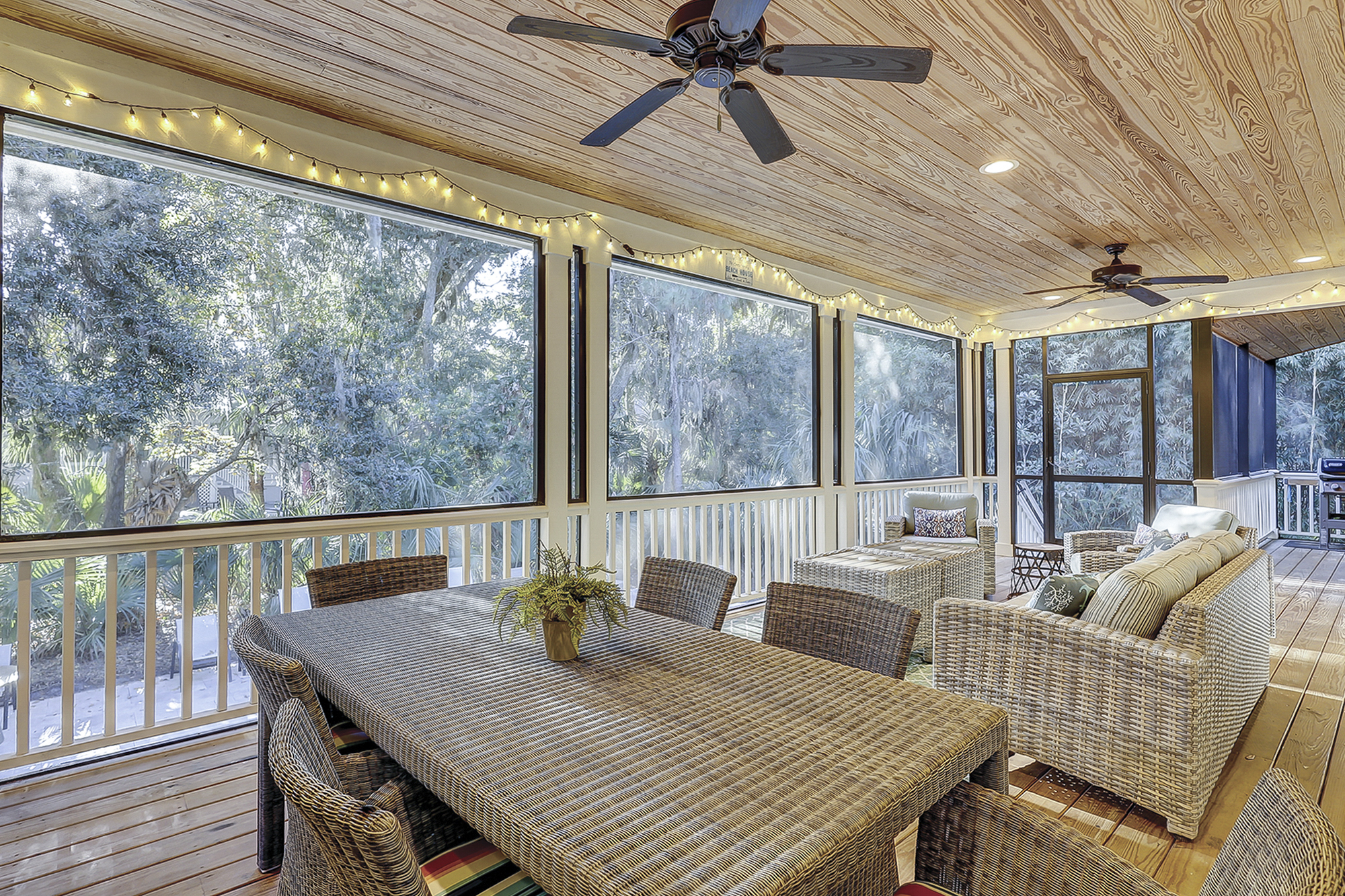 Screened Porch Dining Area