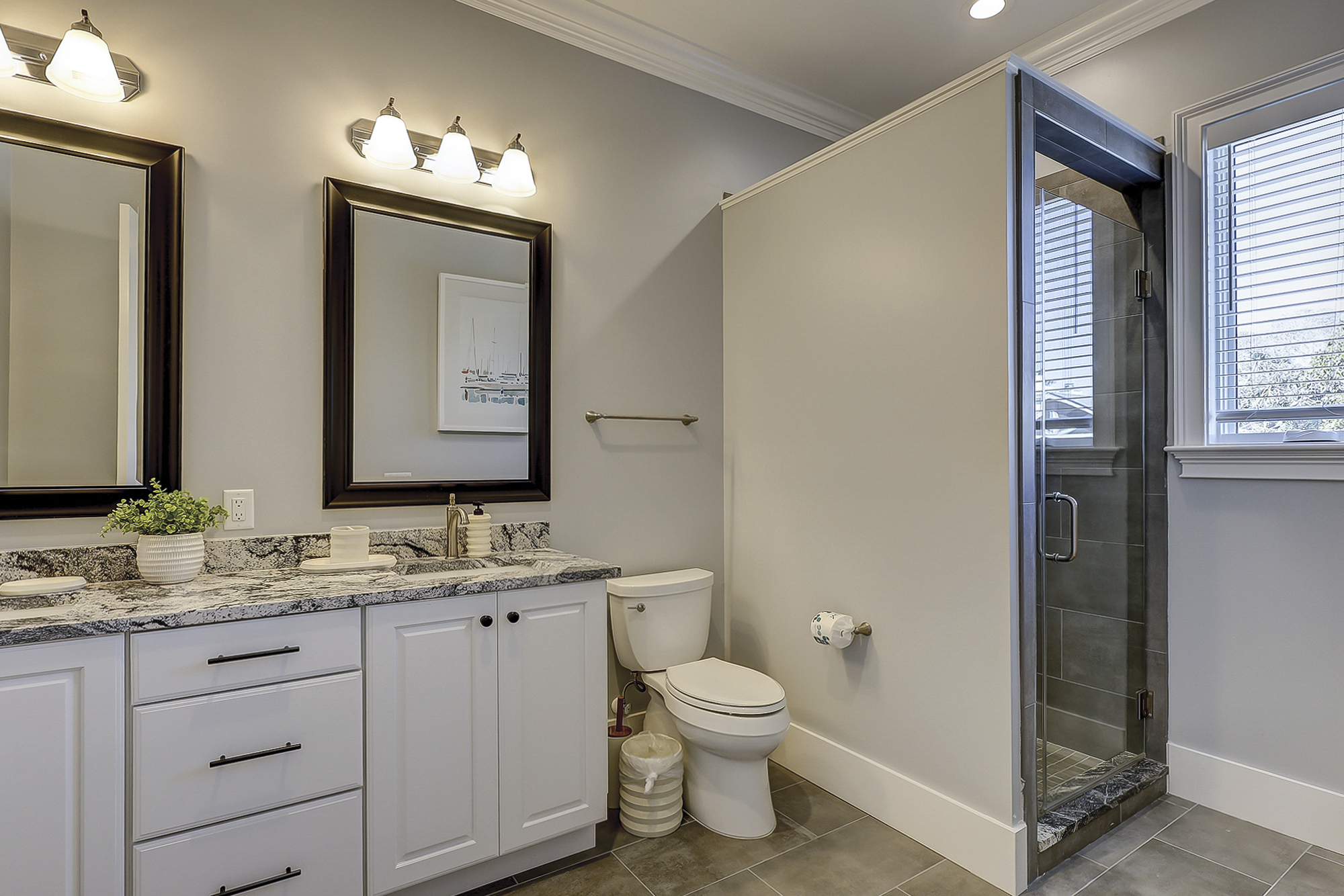 Guest Suite Full Bathroom