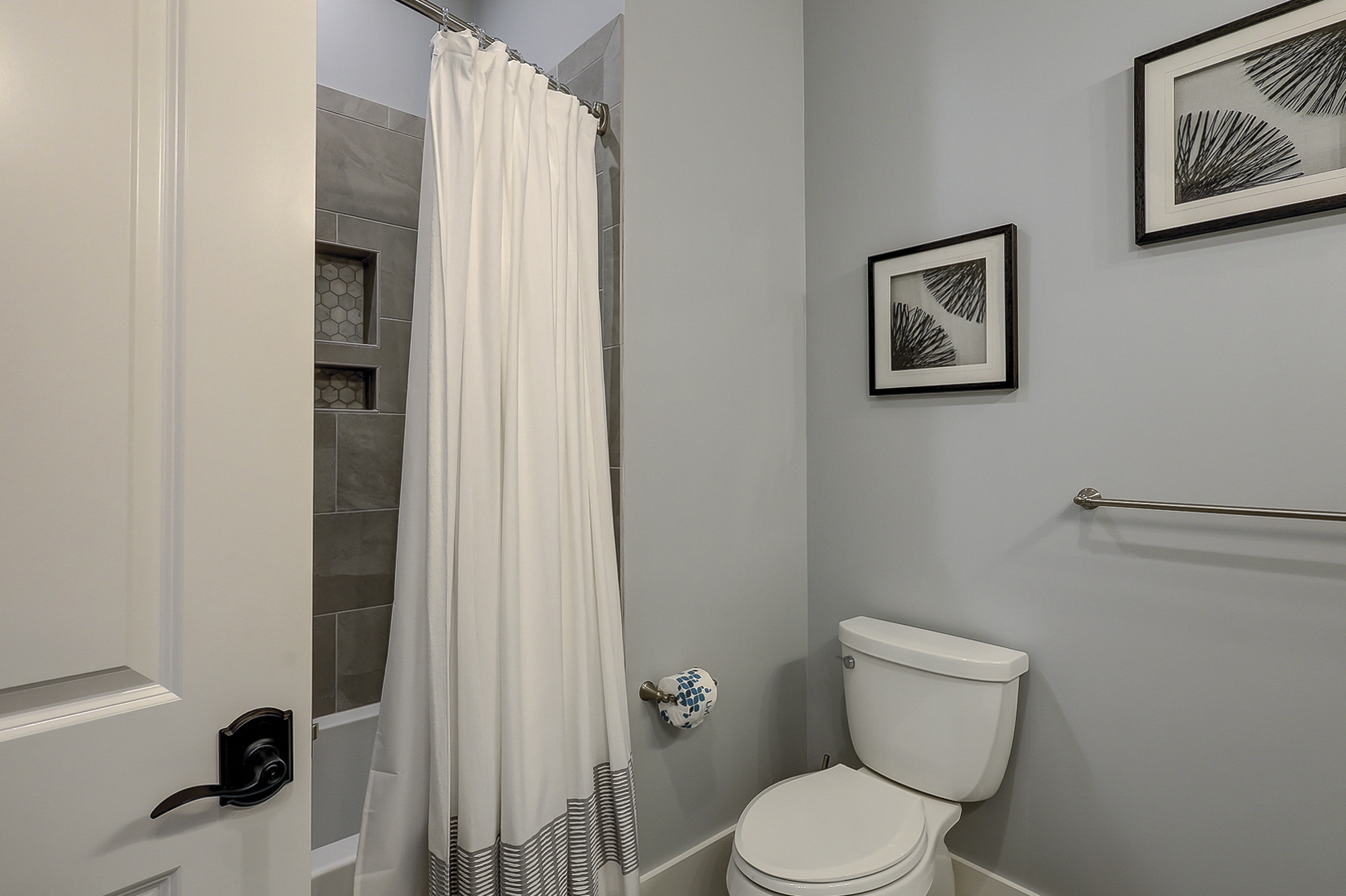 King Suite Full Bathroom