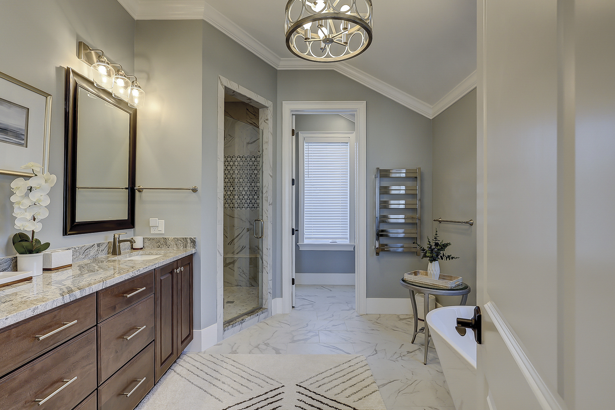 King Suite Full Bathroom