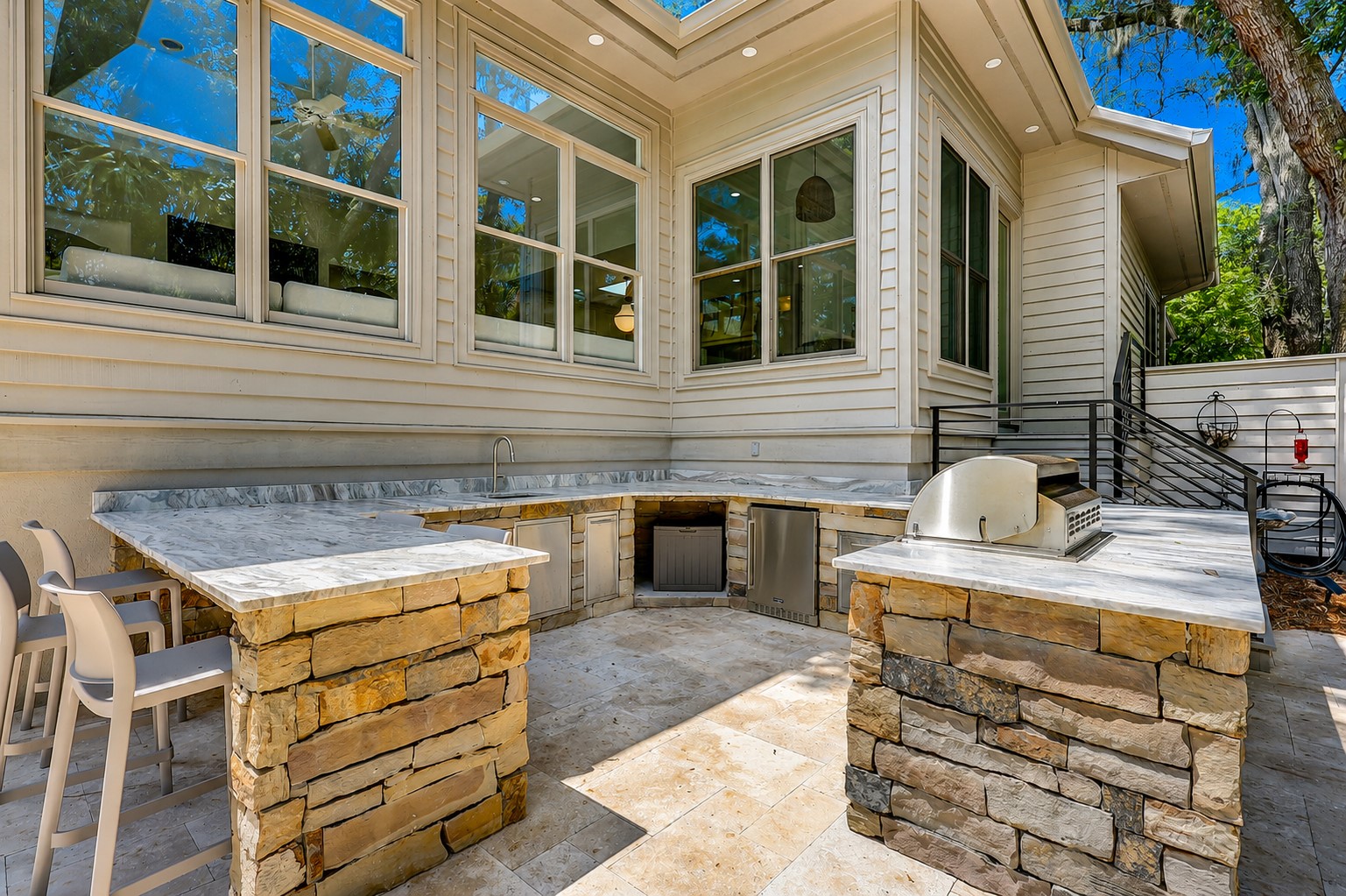 Outdoor Kitchen