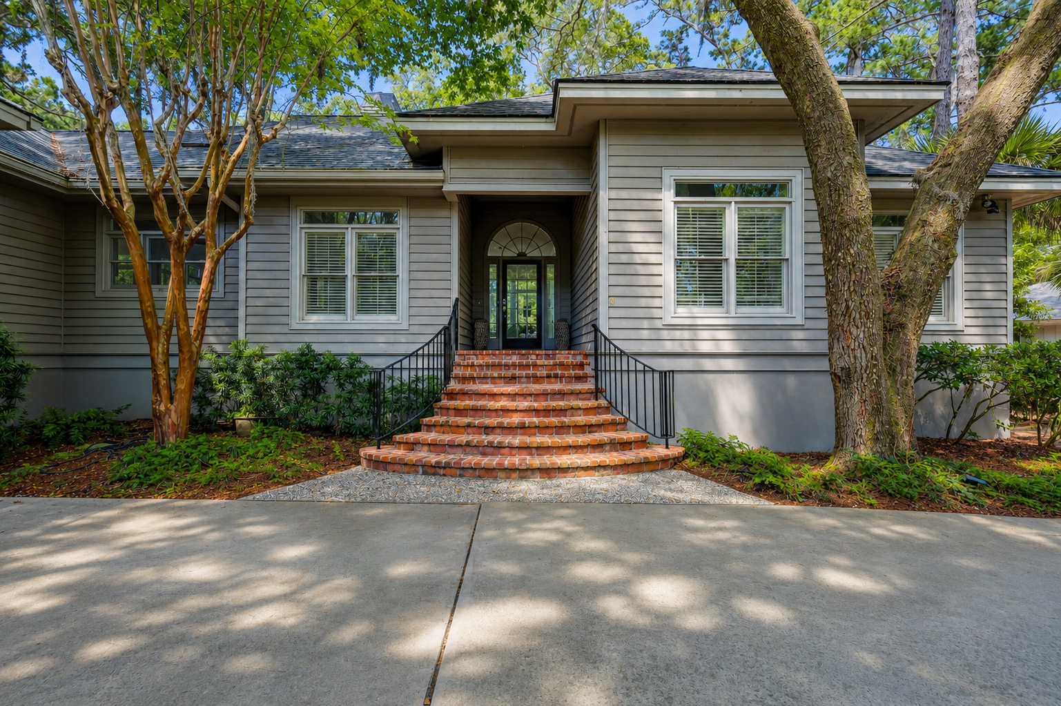 6 Baynard Cove - Front Entrance