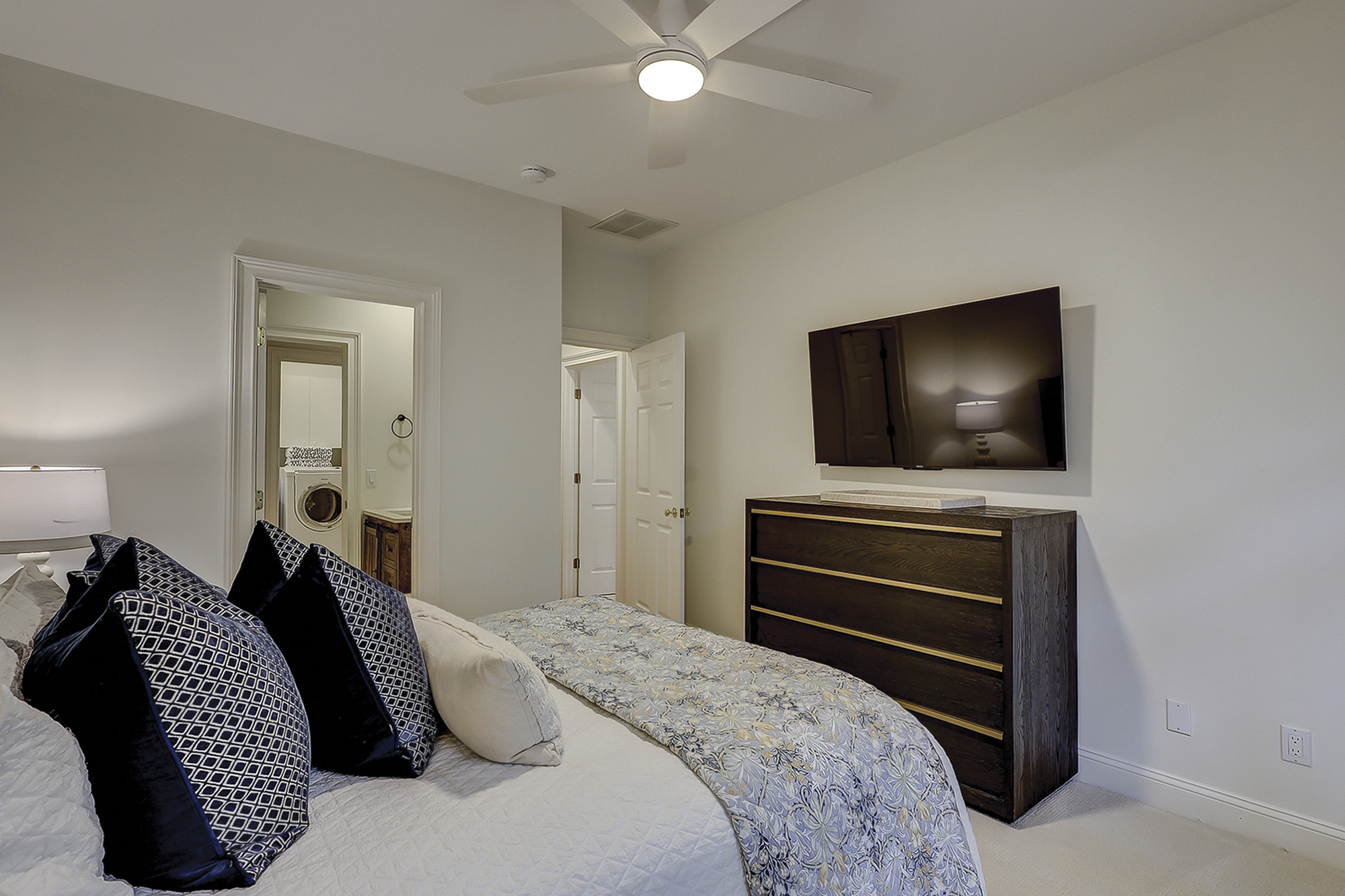 Queen Suite