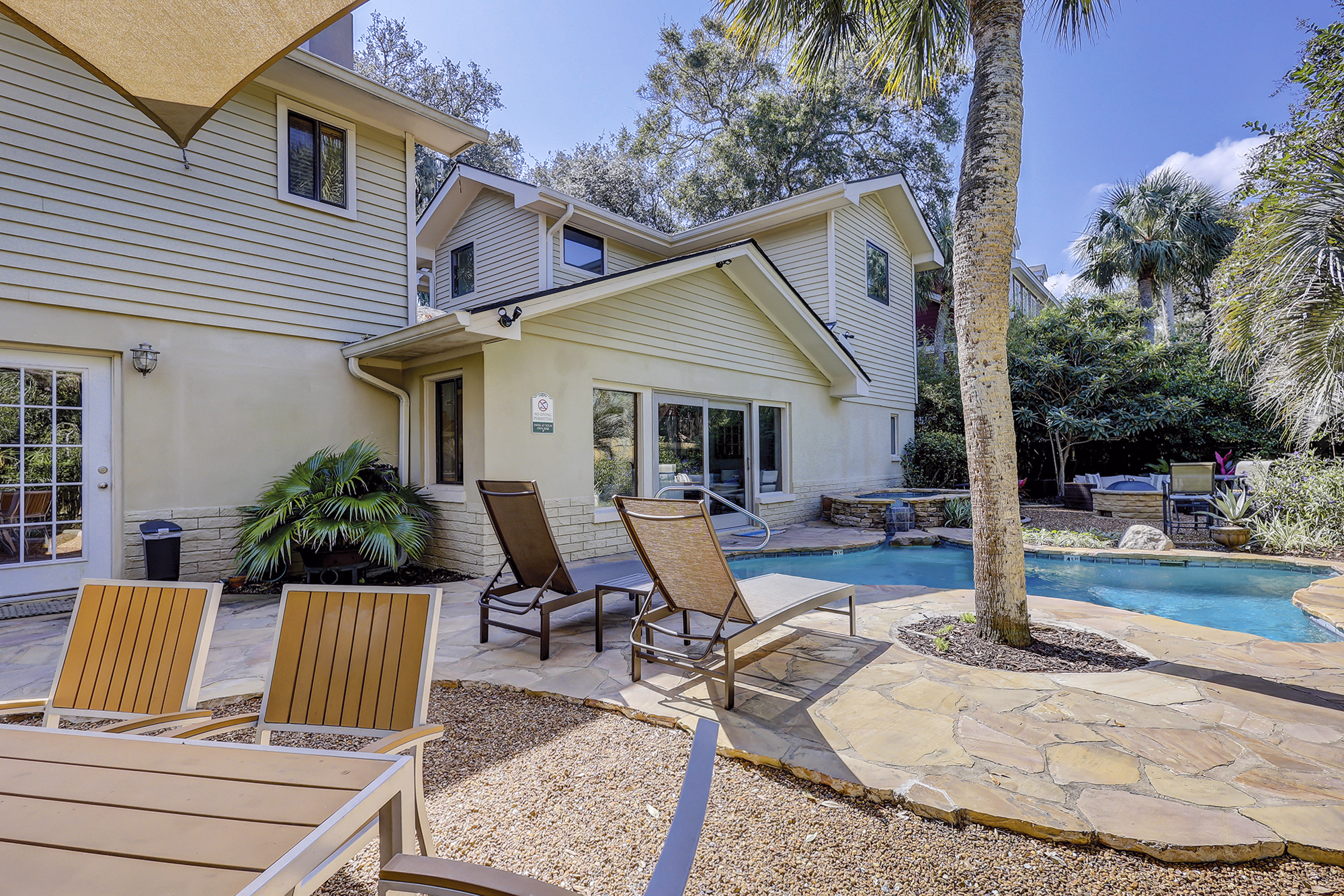 16 Dove Outdoor Area