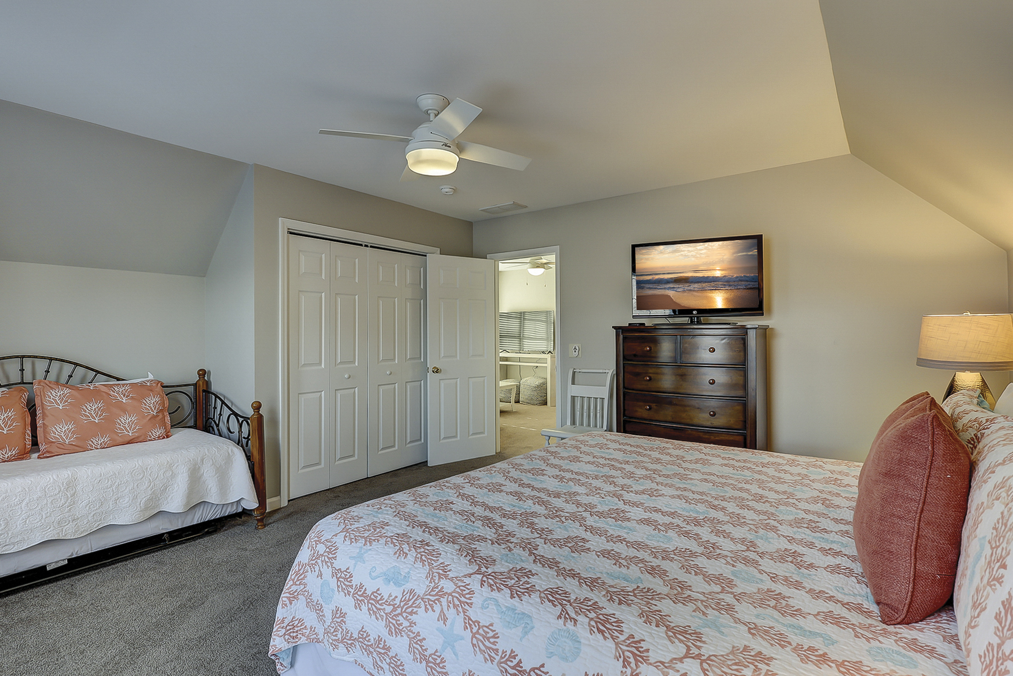 2nd Floor King w/ 1 Twin Day Bed Bedroom