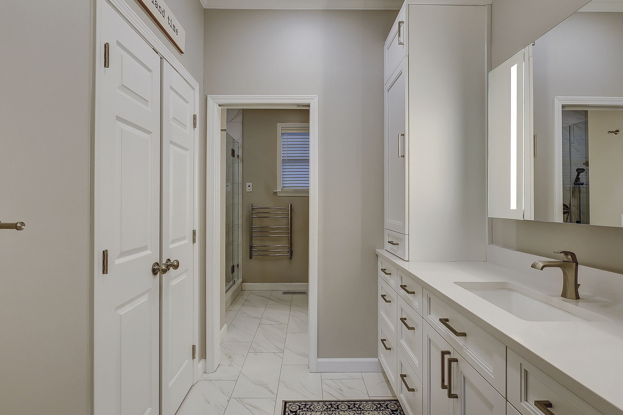 King Suite Full Bathroom