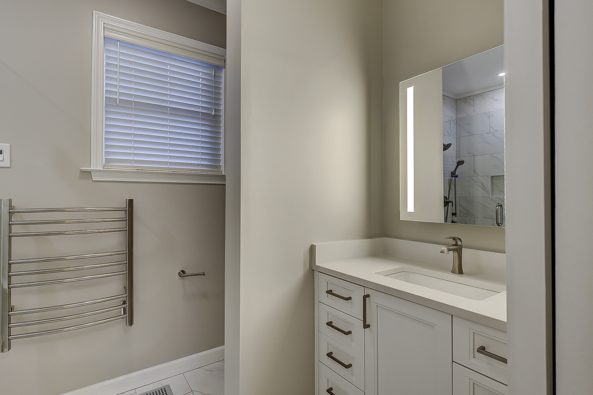 King Suite Full Bathroom