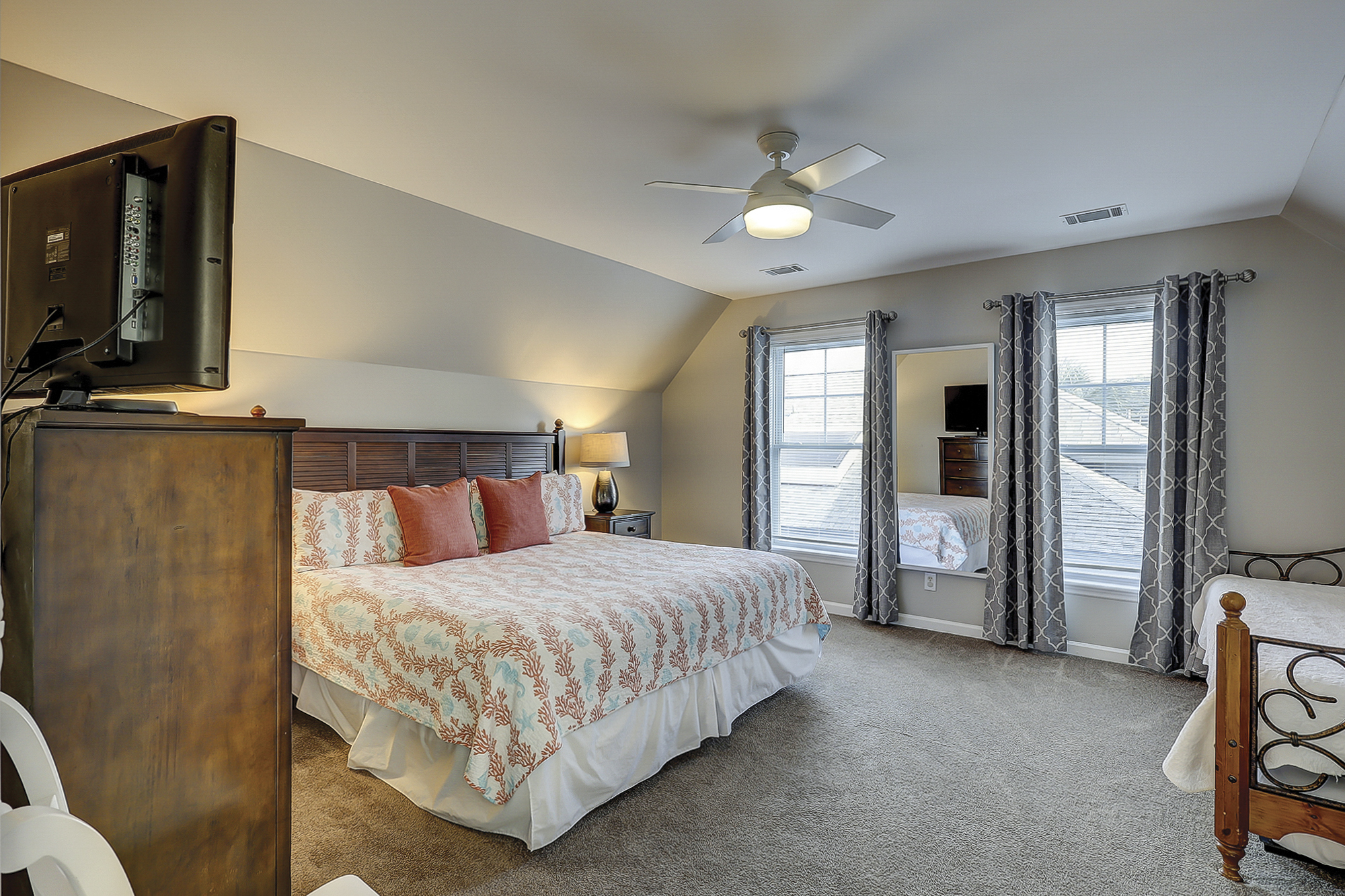 2nd Floor King & 1Twin Day Bed Bedroom