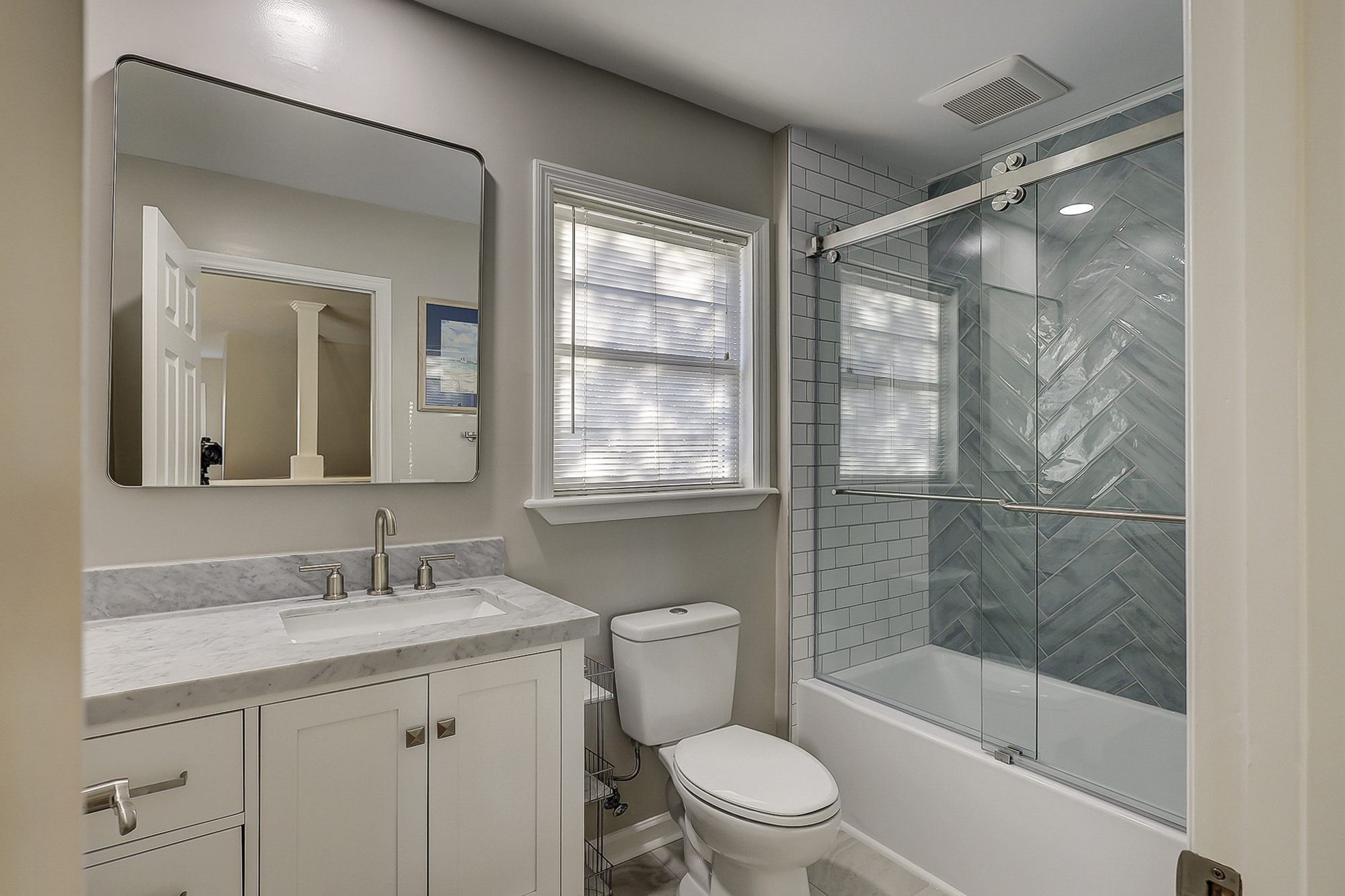 2nd Floor Full Bathroom