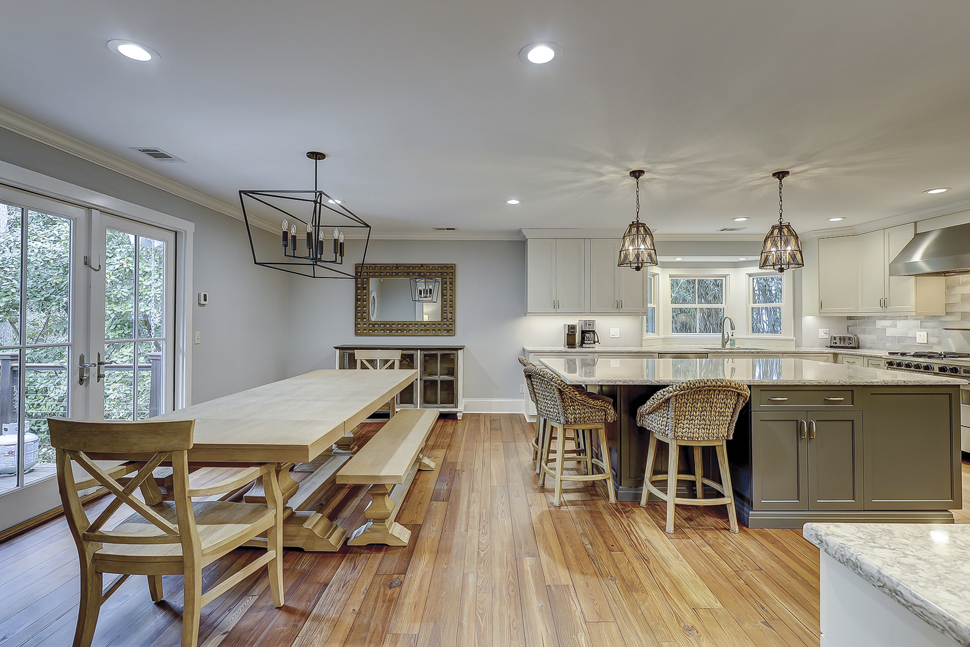 Dining Area & Kitchen