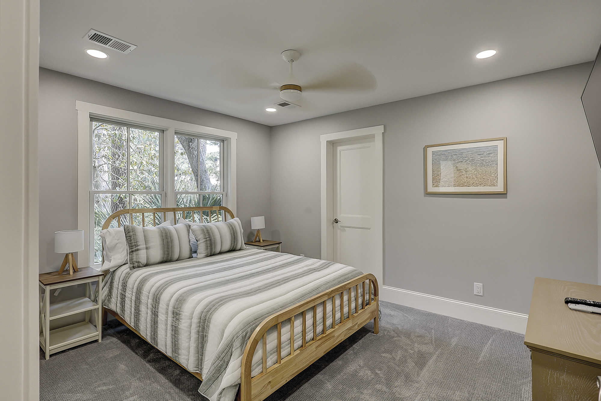 2nd Floor Queen Bedroom