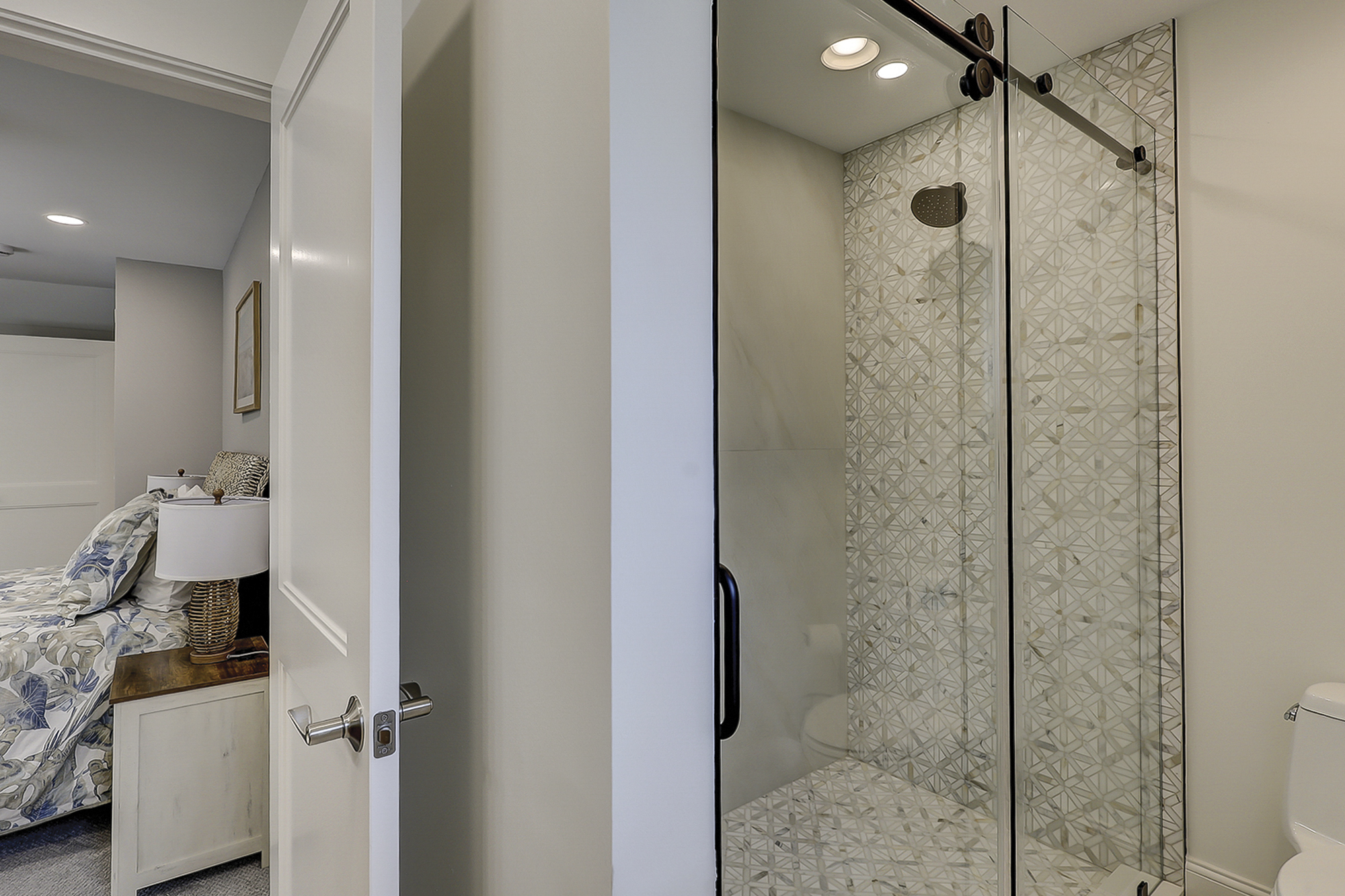 2nd Floor Queen Suite Bathroom
