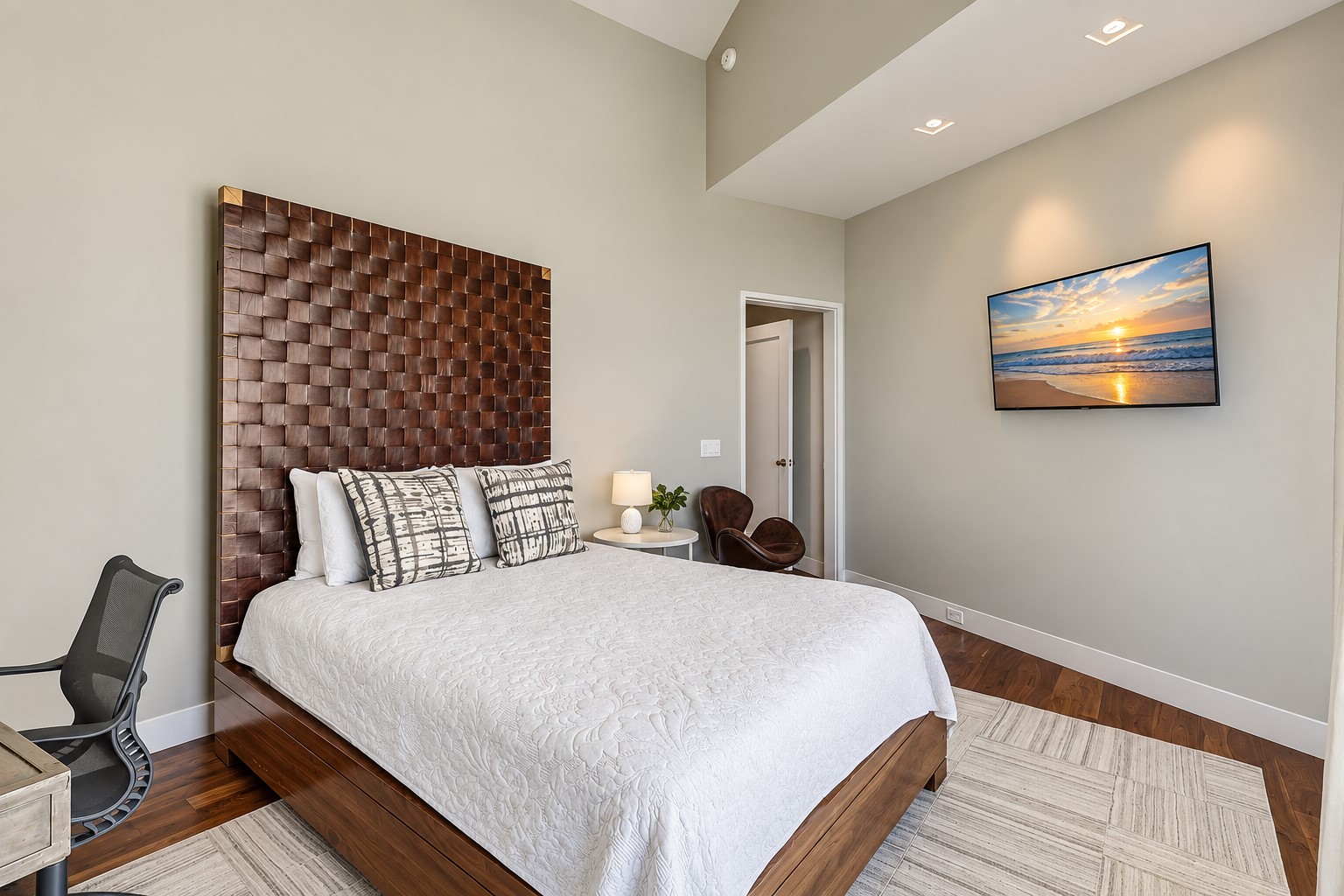 36 E Beach Lagoon - Queen Suite