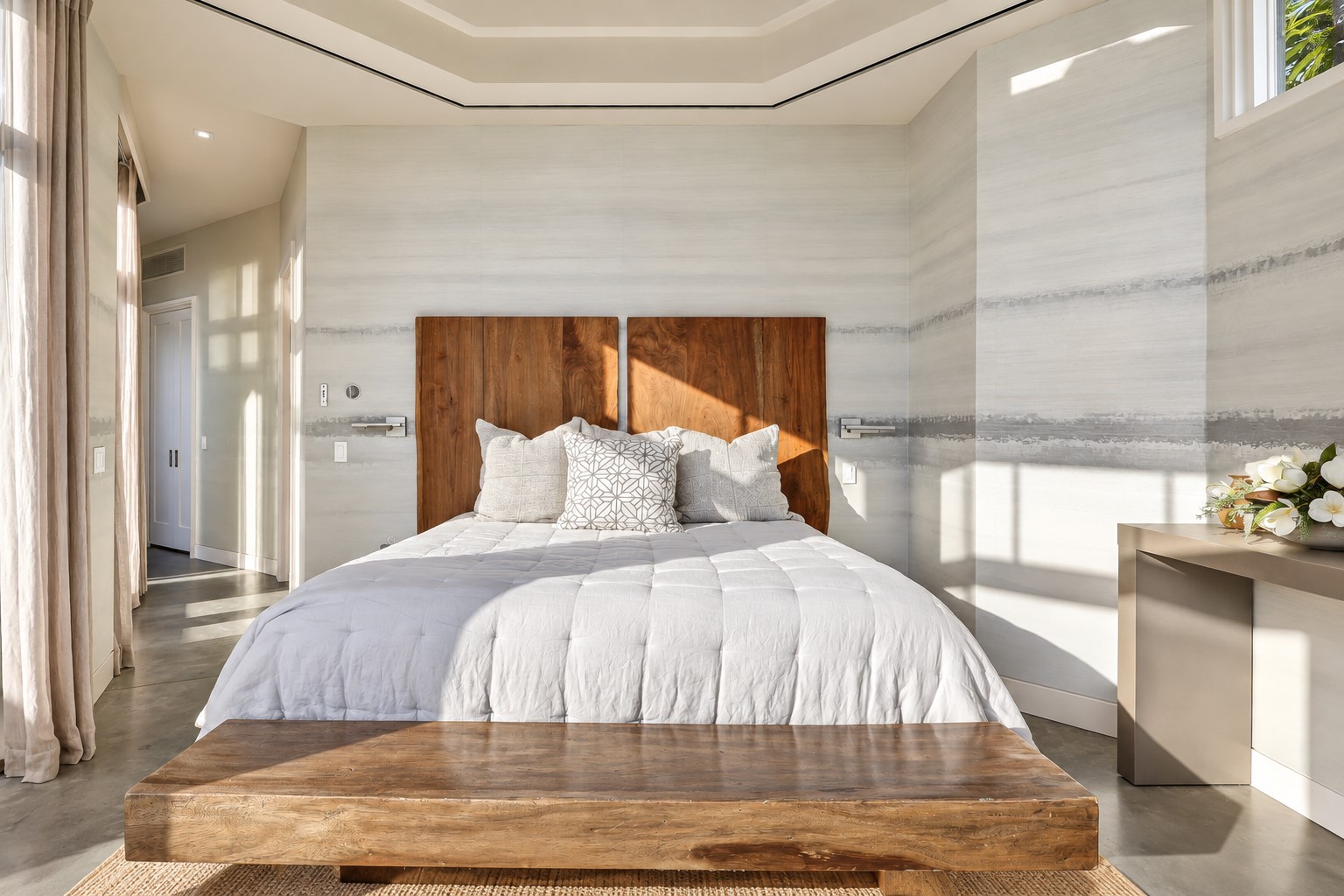 36 E Beach Lagoon - King Master Suite