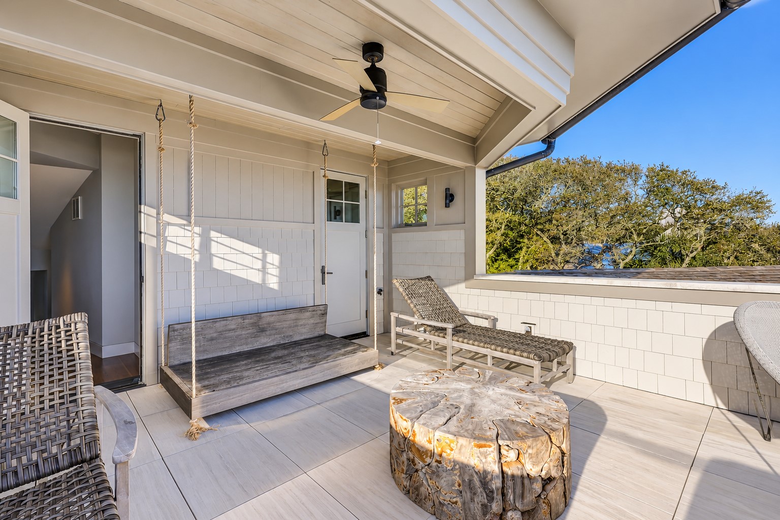 36 E Beach Lagoon - 2nd Floor Patio