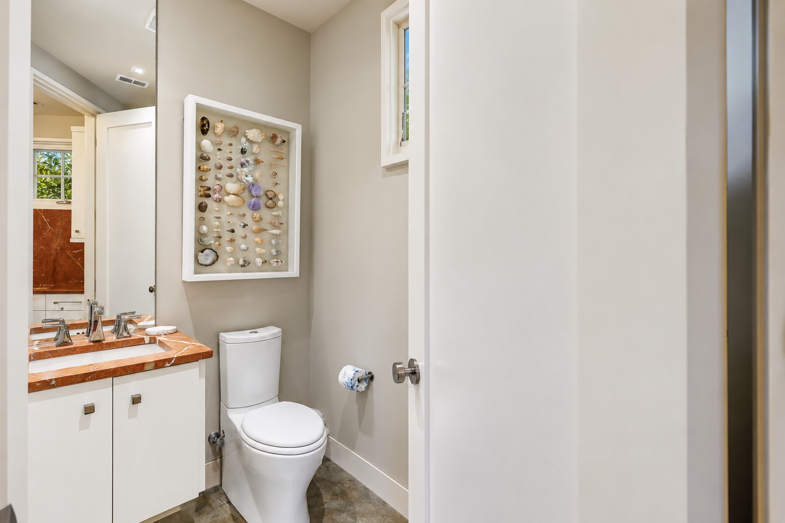 36 East Beach Lagoon - Powder Room
