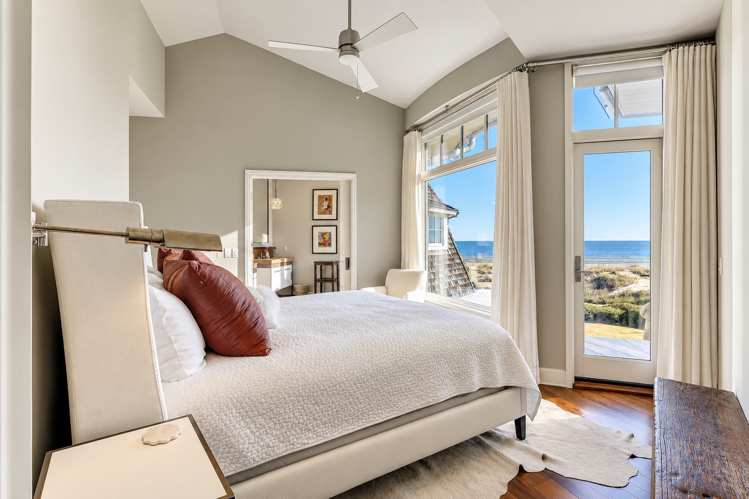 36 E Beach Lagoon - King Suite