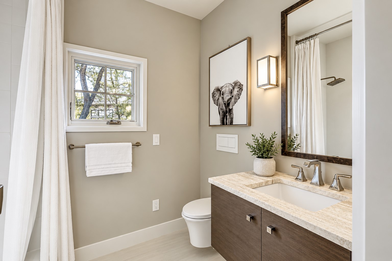 36 E Beach Lagoon - Bunk Suite Full Bathroom
