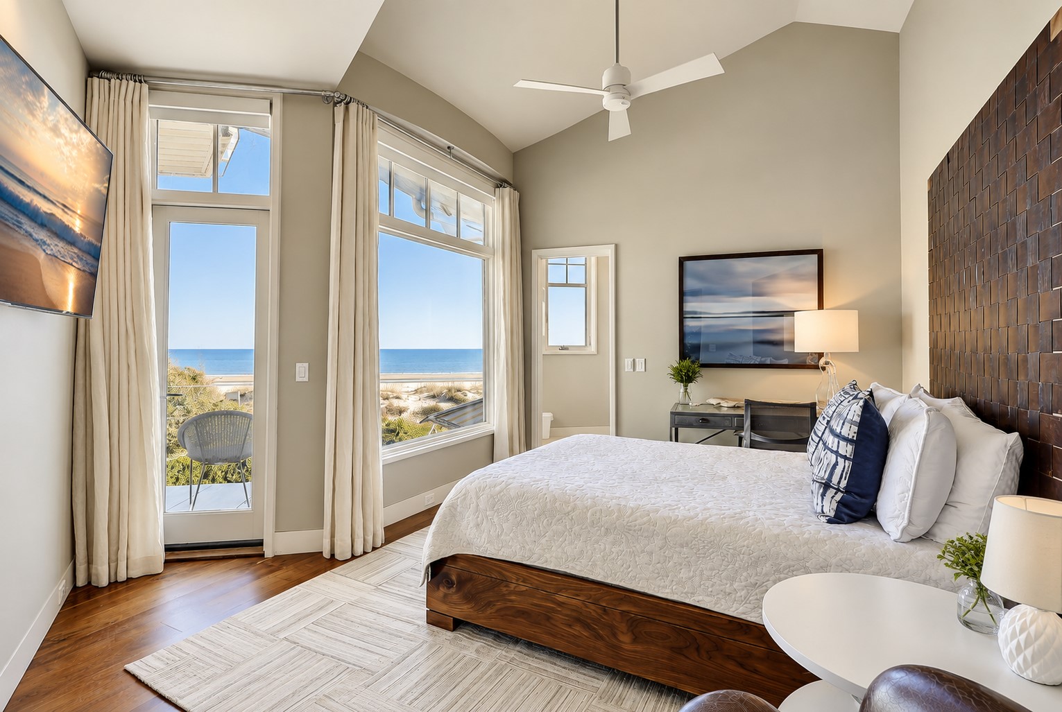 36 E Beach Lagoon - Queen Suite