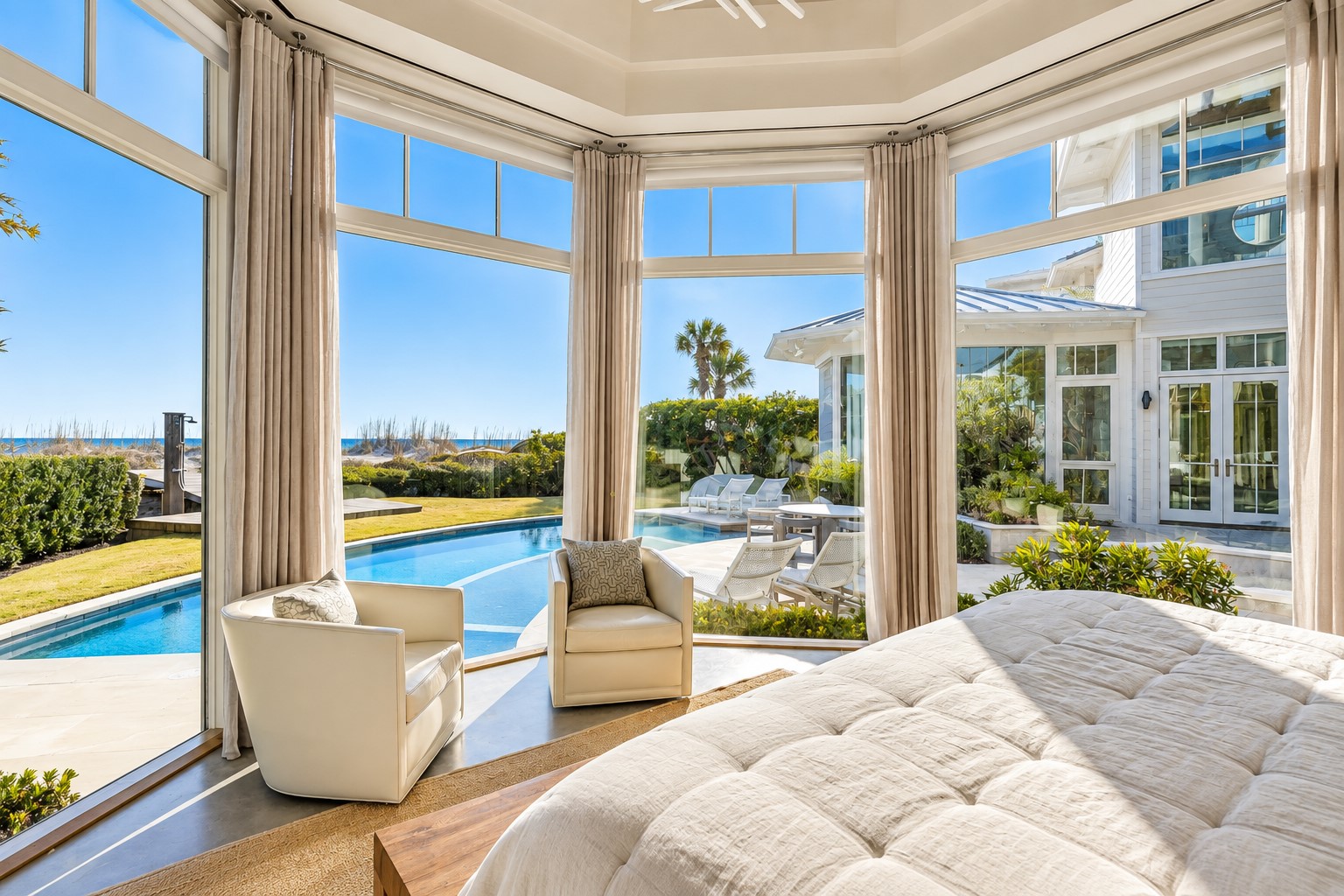 36 E Beach Lagoon - King Master Suite