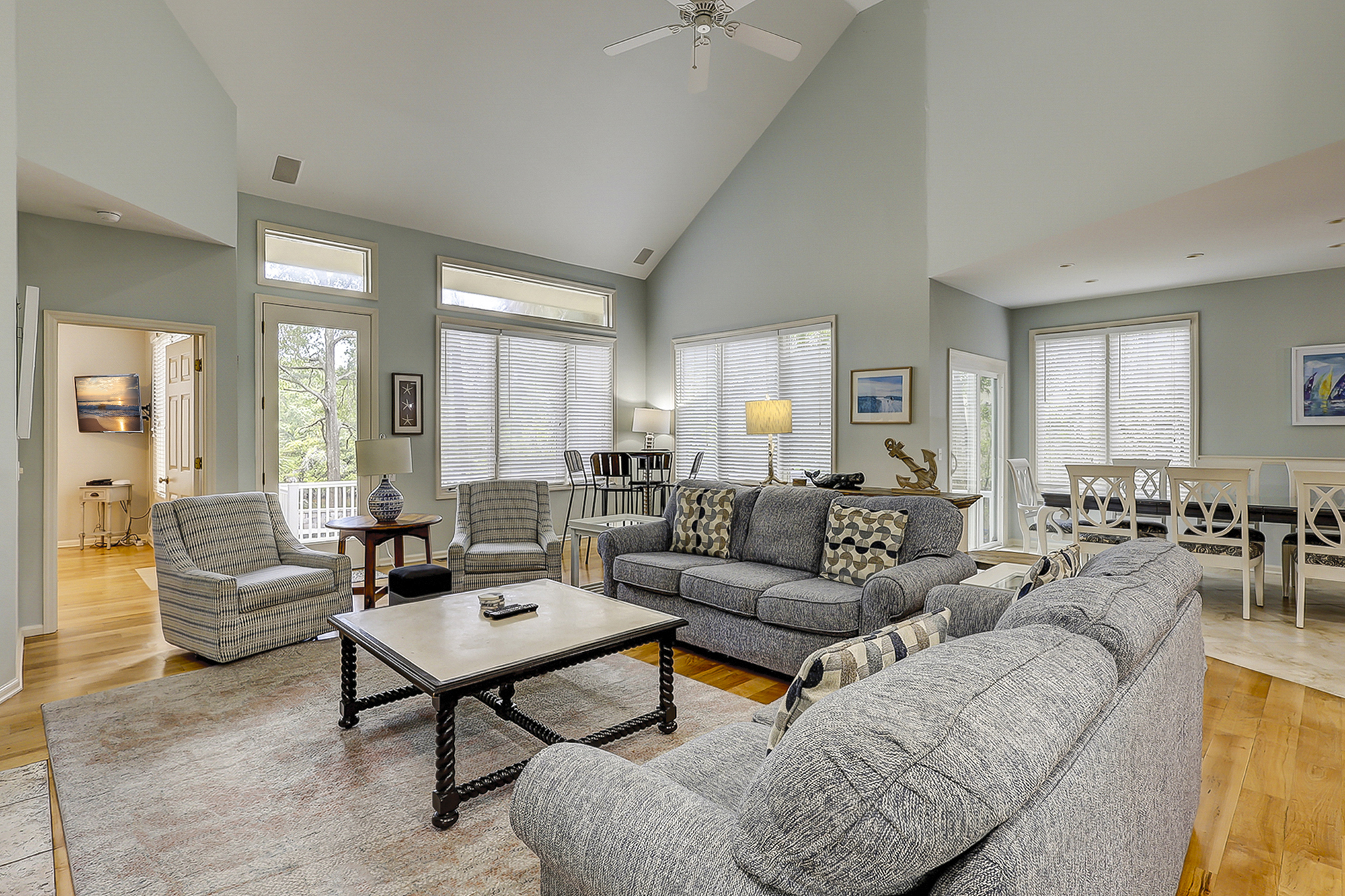 7 St. George | Photo 12